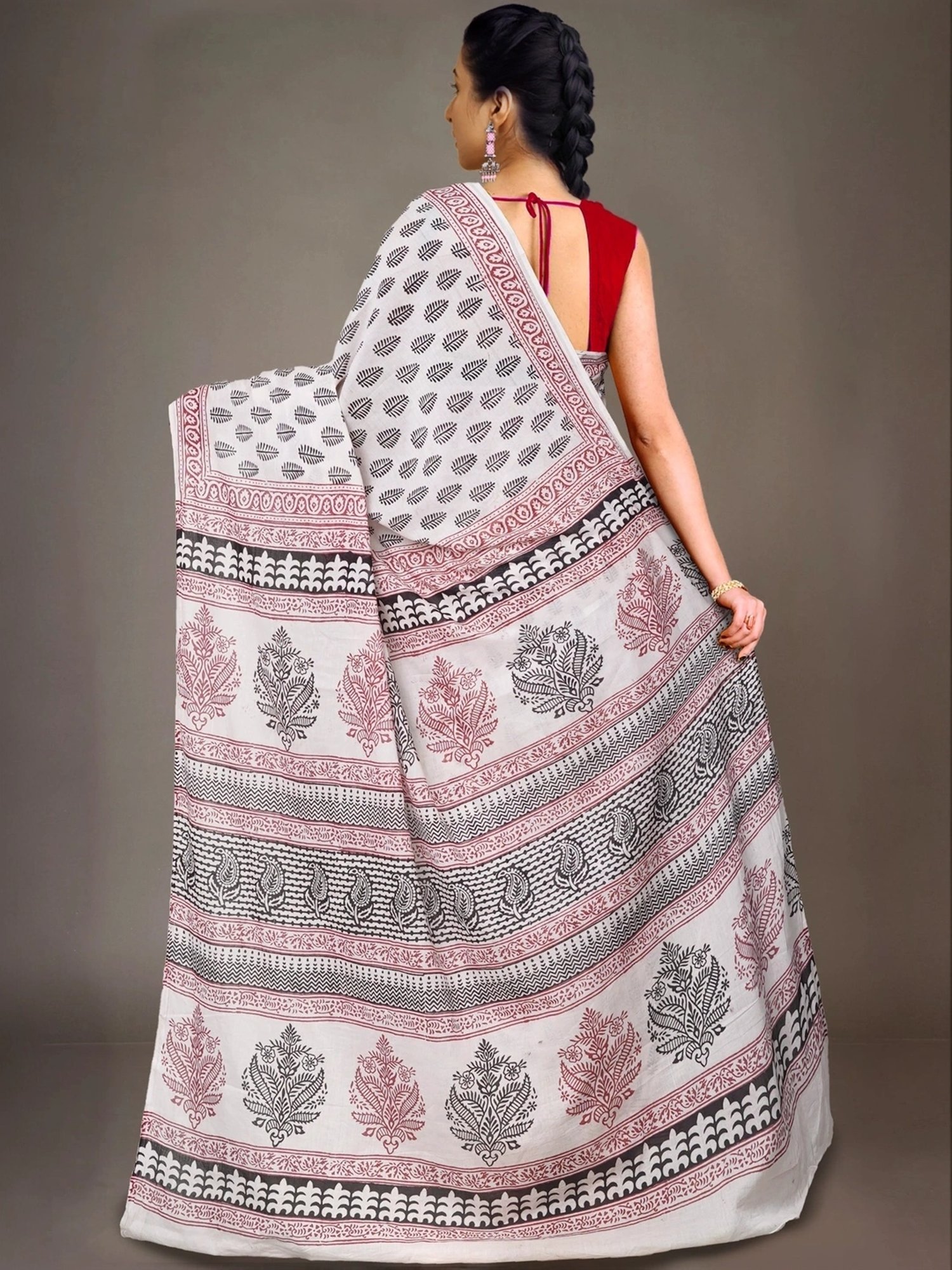 Unnati Silks White & Black Cotton Printed Saree With Unstitched Blouse
