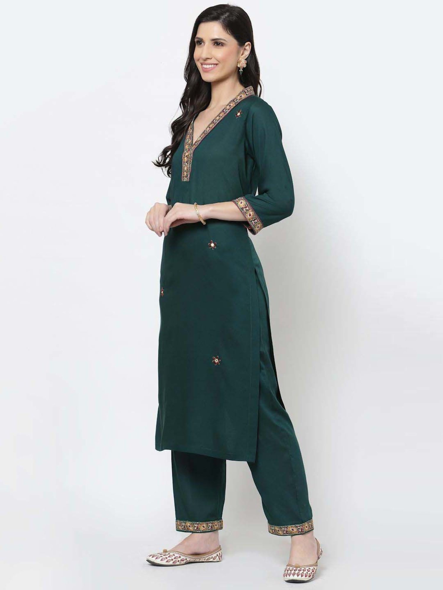 DART STUDIO Green Embroidered Straight Kurta