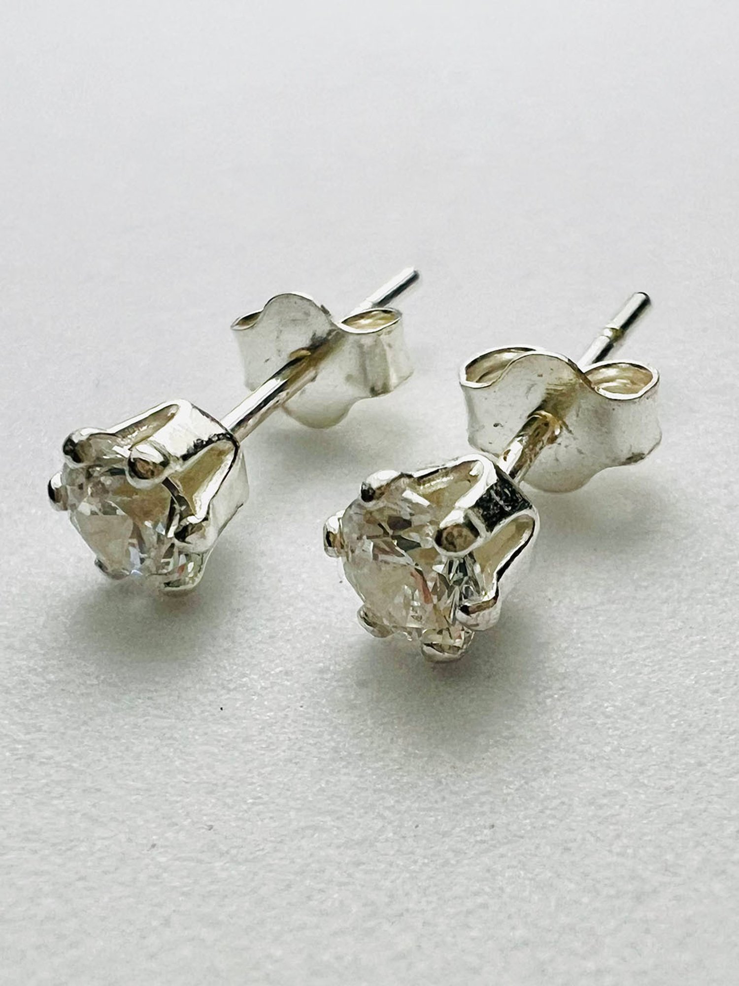 Arte Jewels 925 Sterling Silver Round Solitaire Stud Earrings for Women & Girls