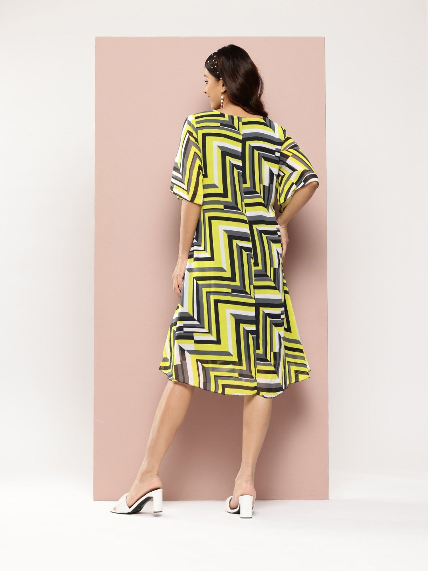 Qurvii Yellow & Black Printed A Line Dress