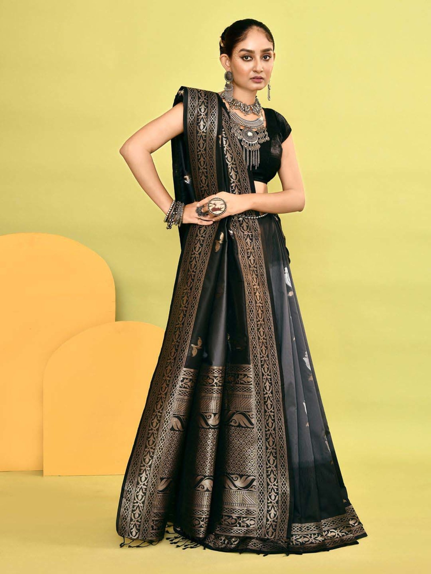 Elora Grey Silk Woven Saree With Unstitched Blouse