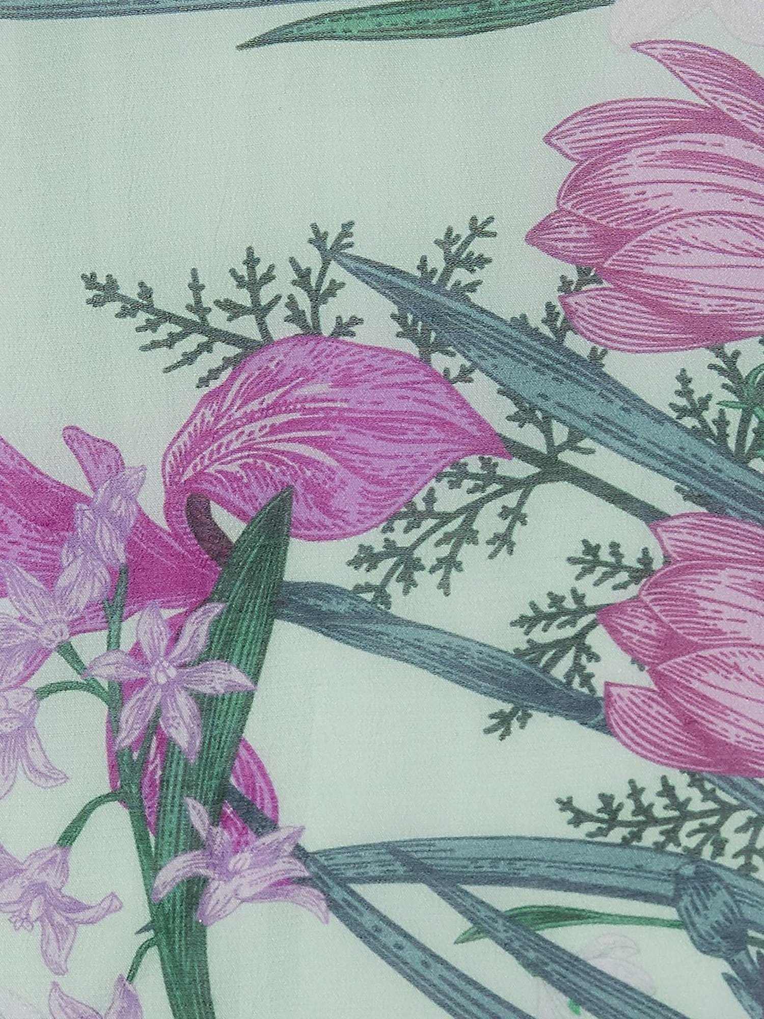 Navyasa Pista Green Liva Georgette Floral Printed Saree With Coordinated Unstitched Blouse Piece