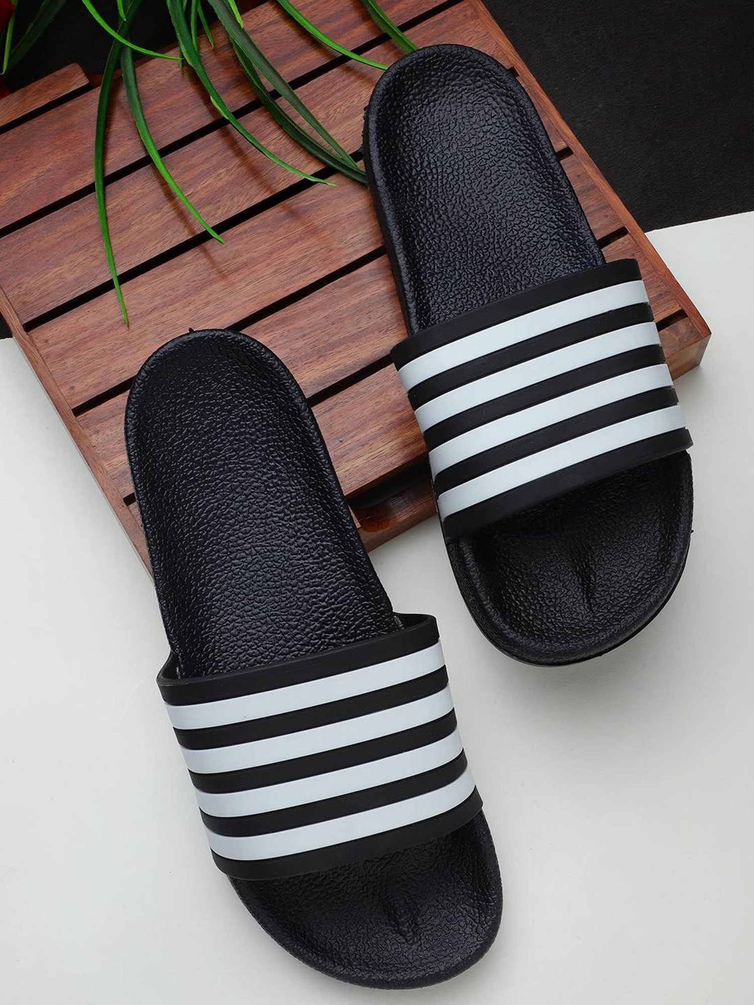 Pampy Angel Men's Black Casual Slides