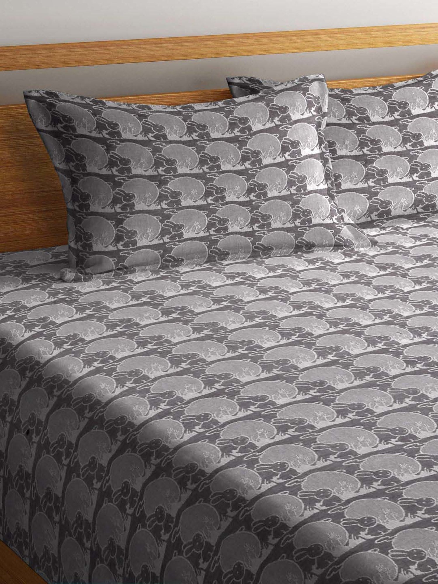 DDECOR Live beautiful Geometric Insignia Dove 210 TC Cotton Comforters - Set of 3