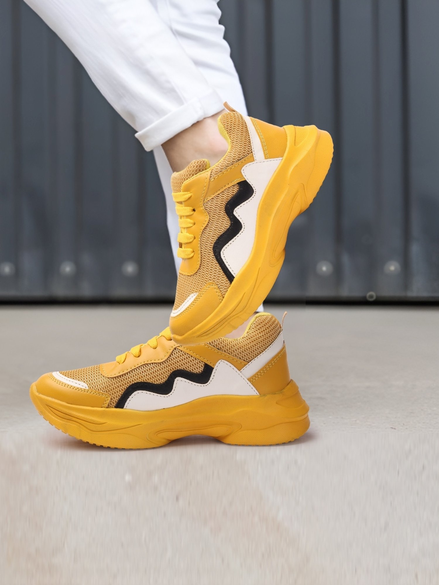 Iconics Women's Yellow Running Shoes