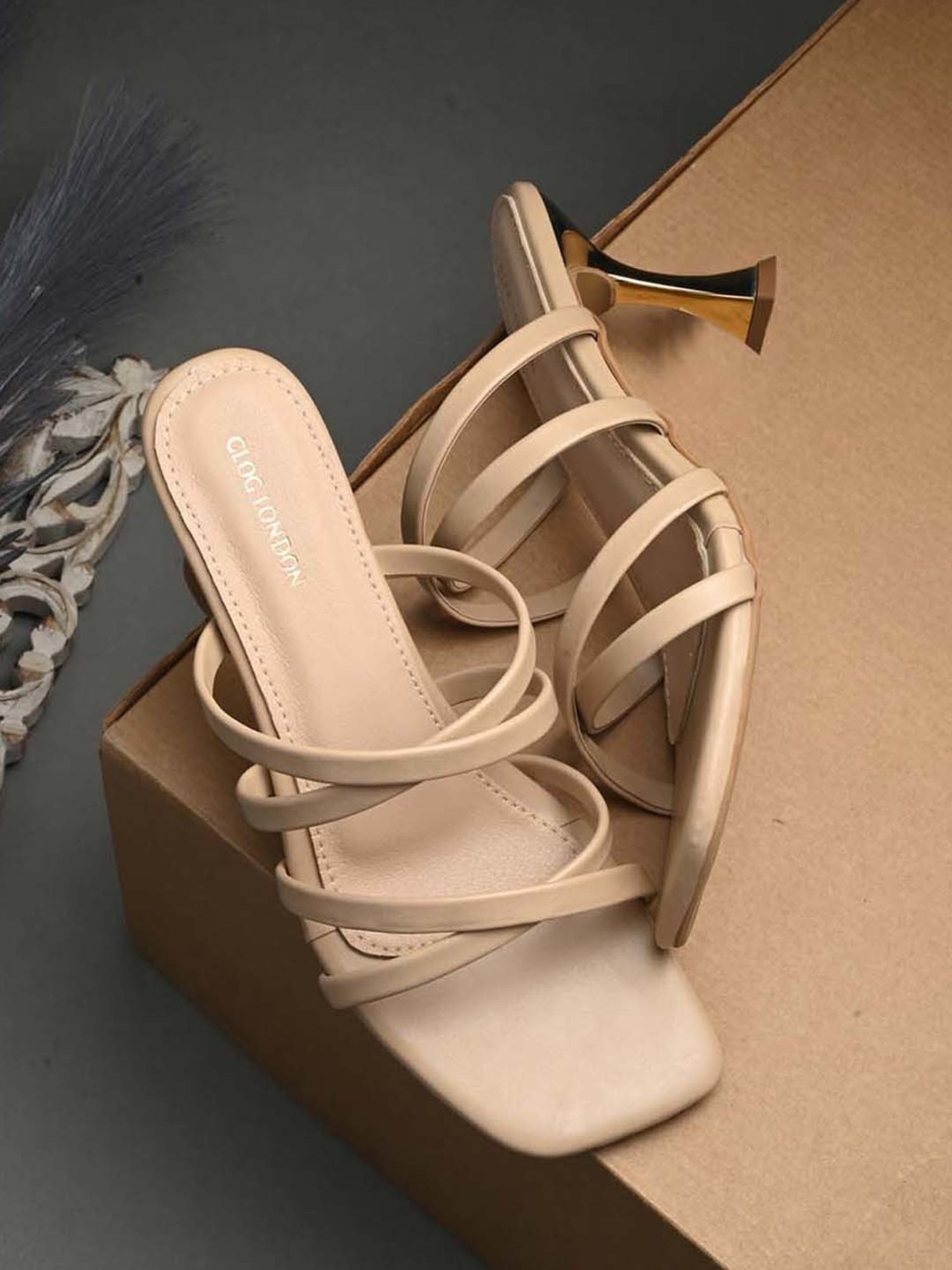 Clog London Women's Beige Casual Sandals