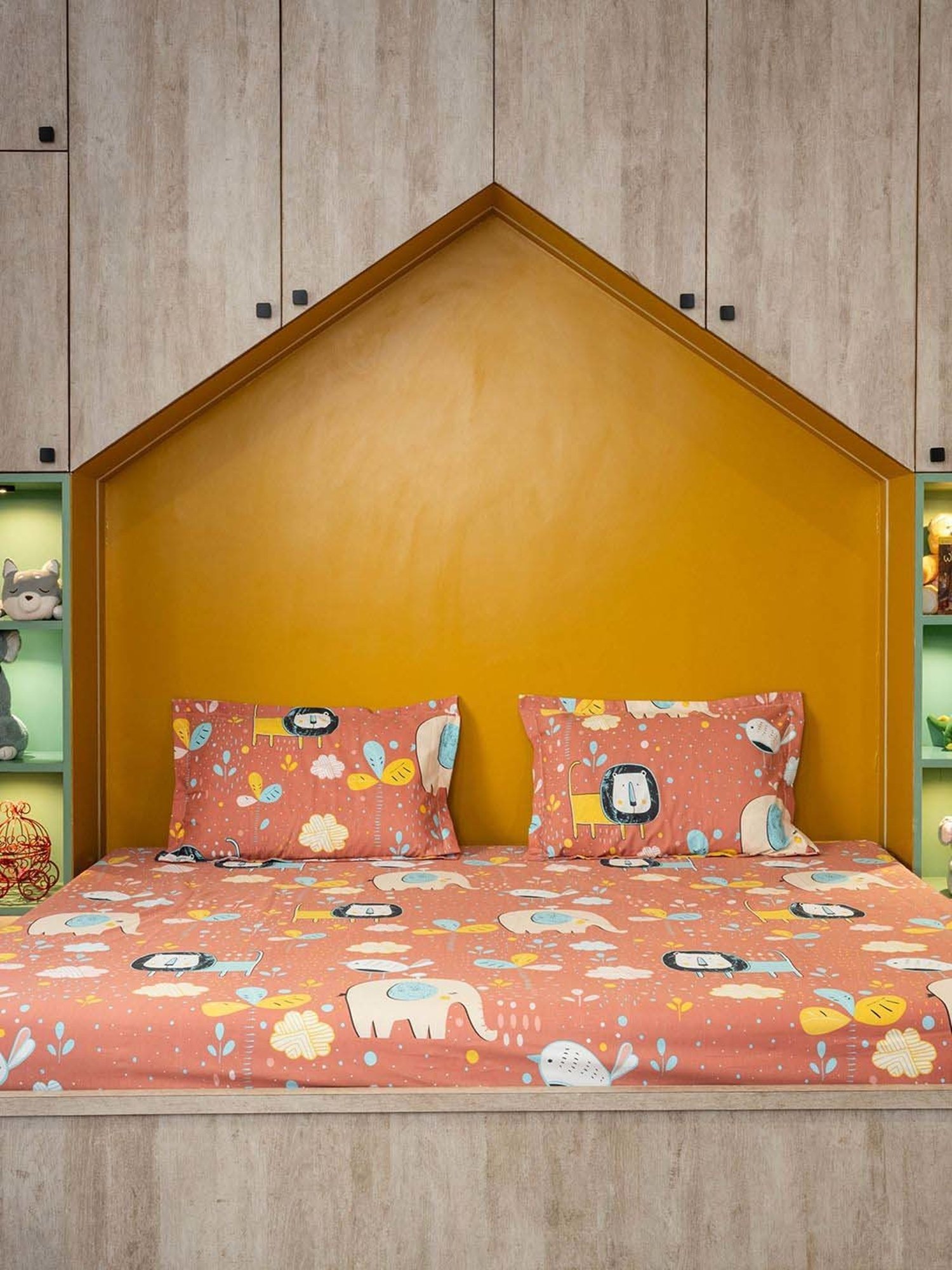 Urban Space Pink & Blue Cotton 200 TC Lion King Terra King Fitted Bedsheet with 2 Pillow Covers