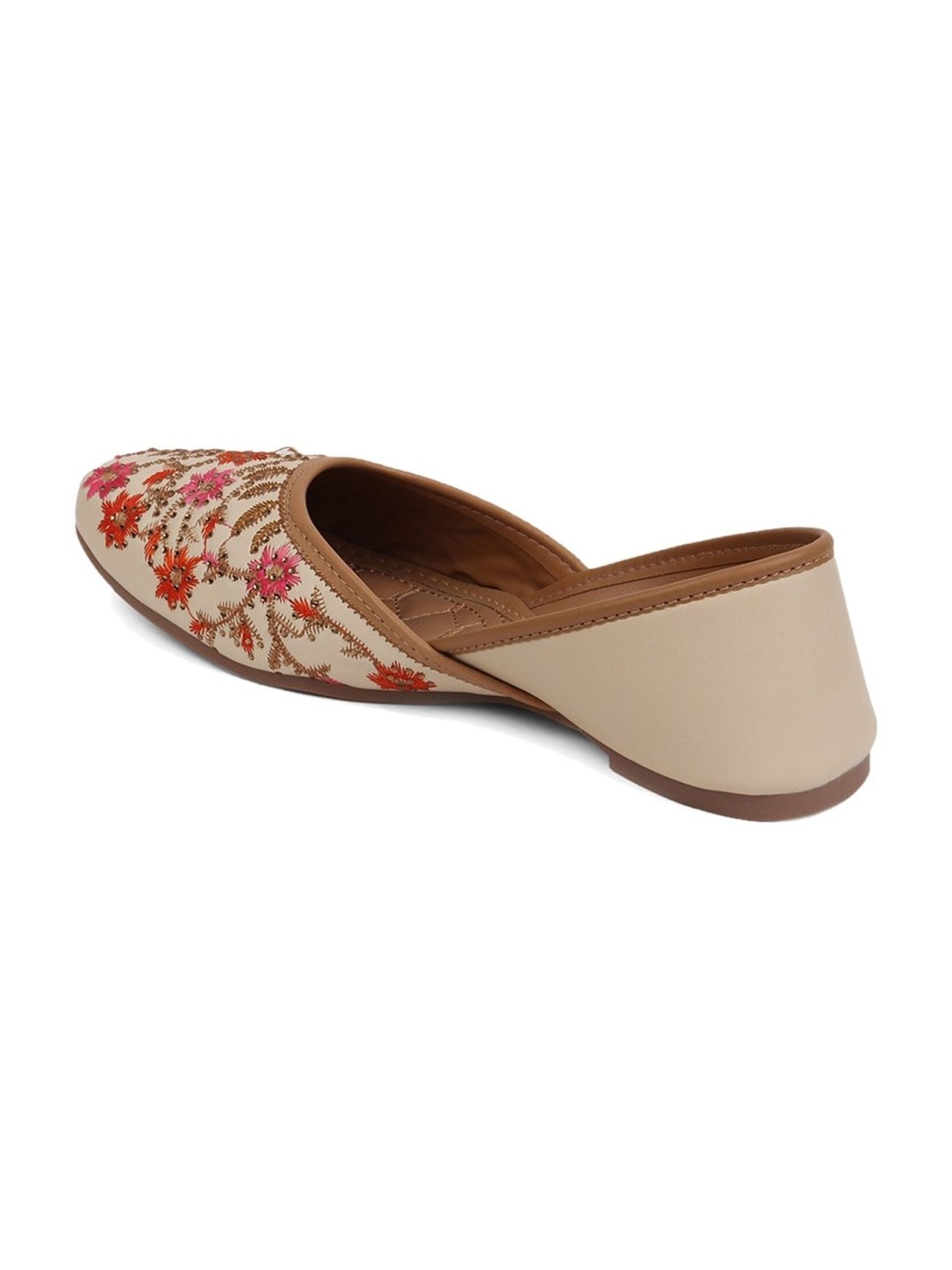 Iconics Women's Cream Ethnic Juttis