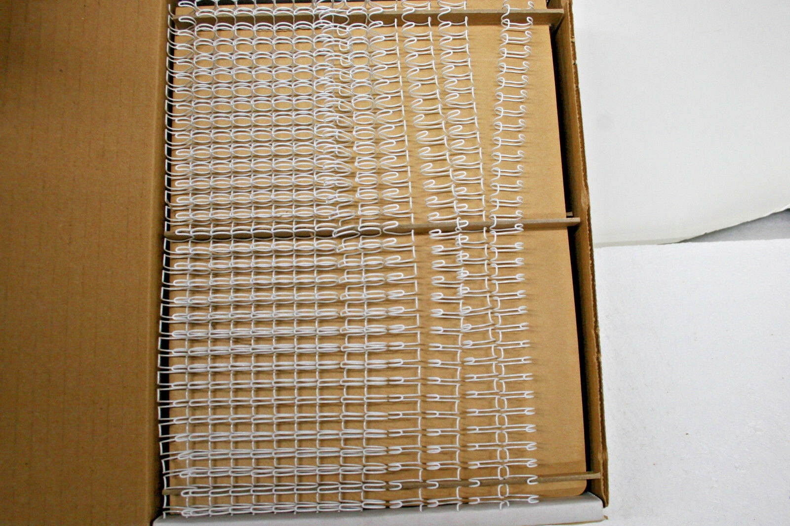 GBC 9775019 Wire Binding Elements Twin Loop 3/8" x 32 3:1 White NEW