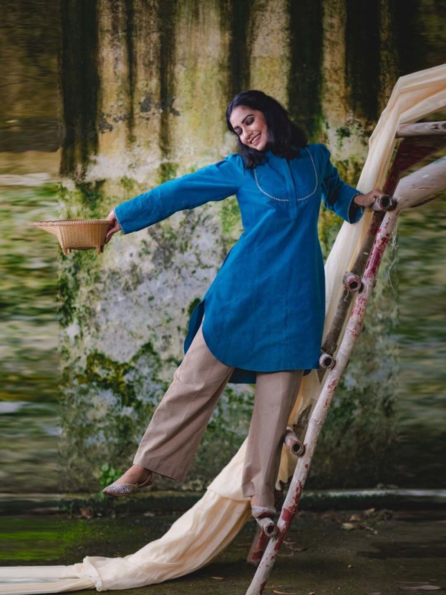 Mushio Blue Uns Hand-embroidered Handwoven Cotton Kurta With Pockets