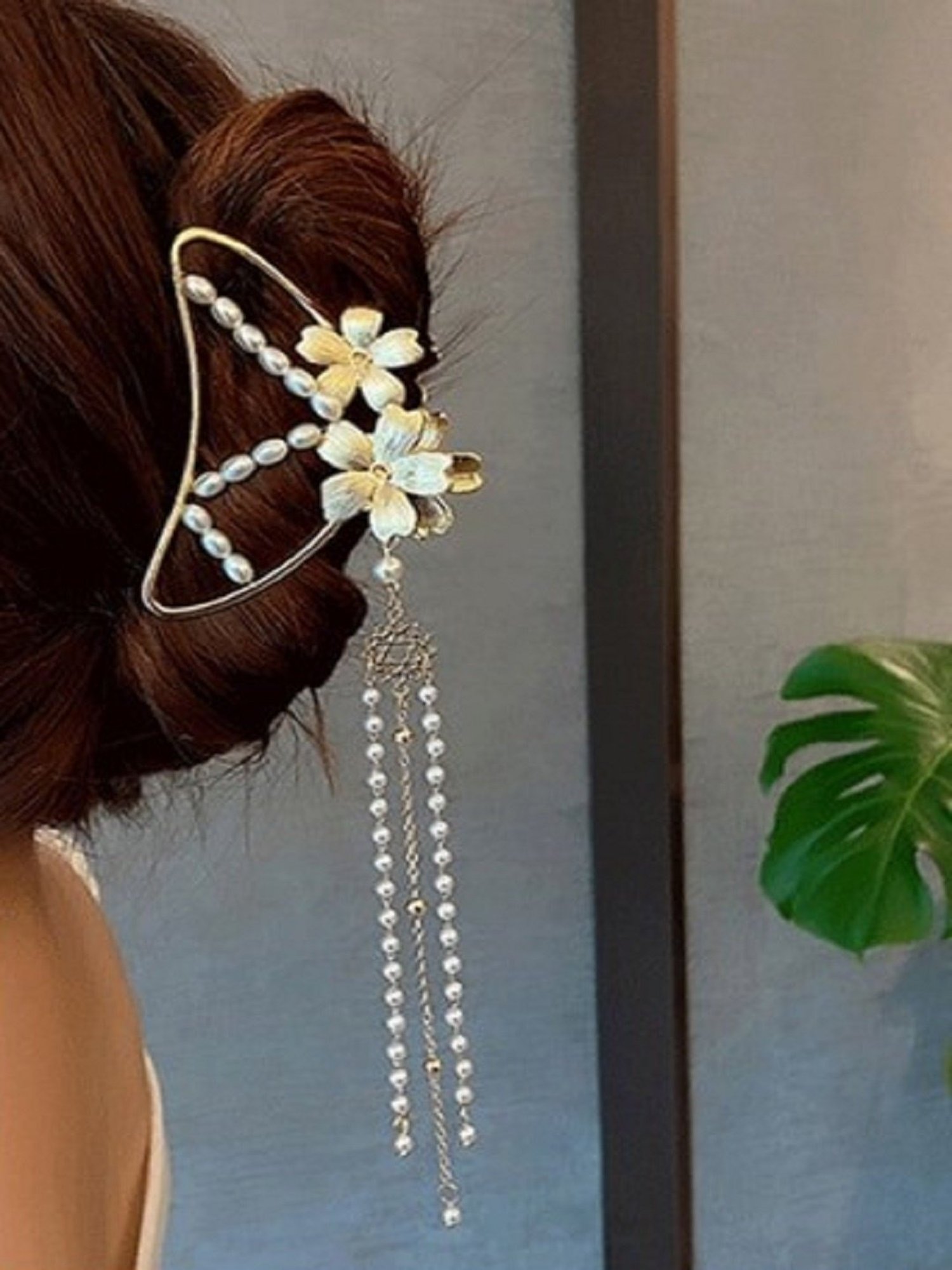 OOMPH Gold Tone Pearls Tassel Hair Claw