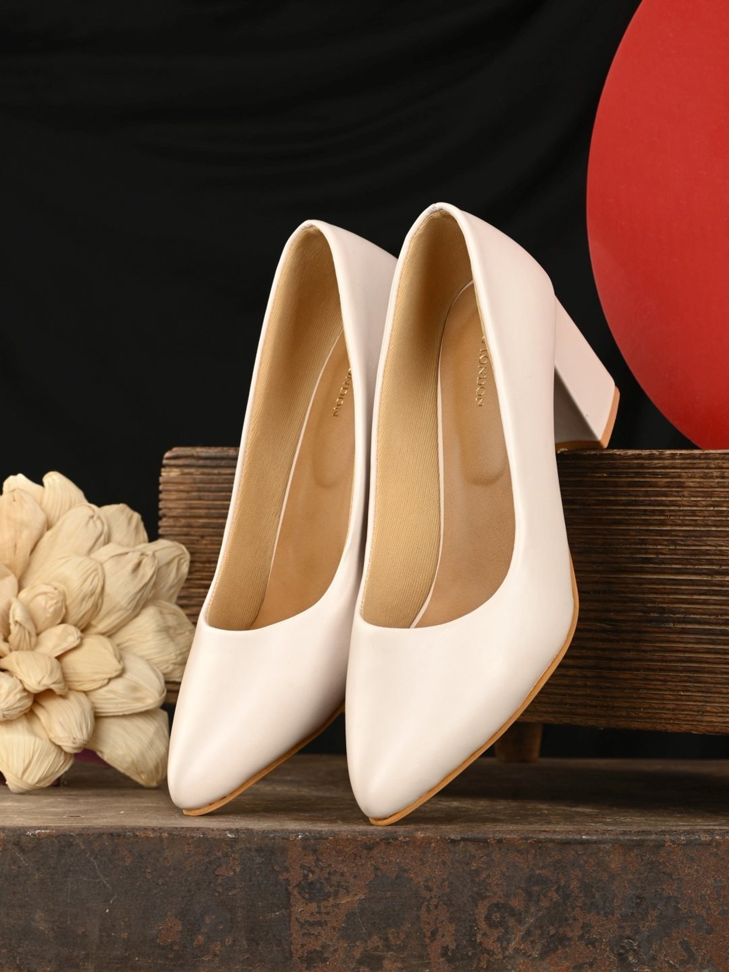 Clog London Women's Off White Casual Pumps