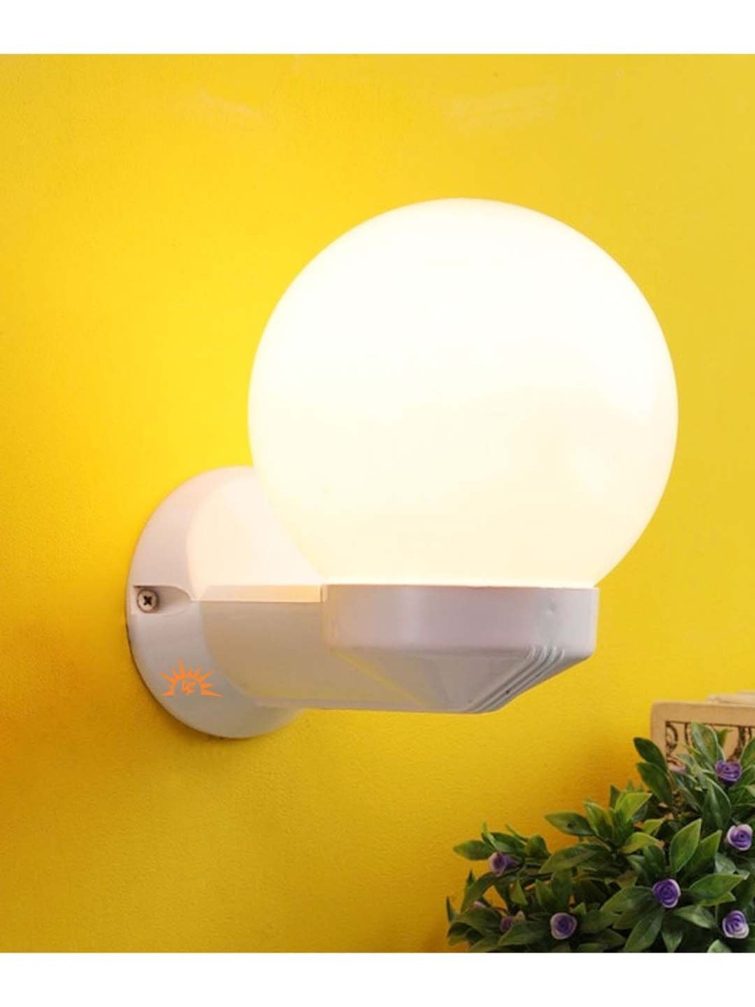 DecorativeRay White Iron Wall Light - Set of 1