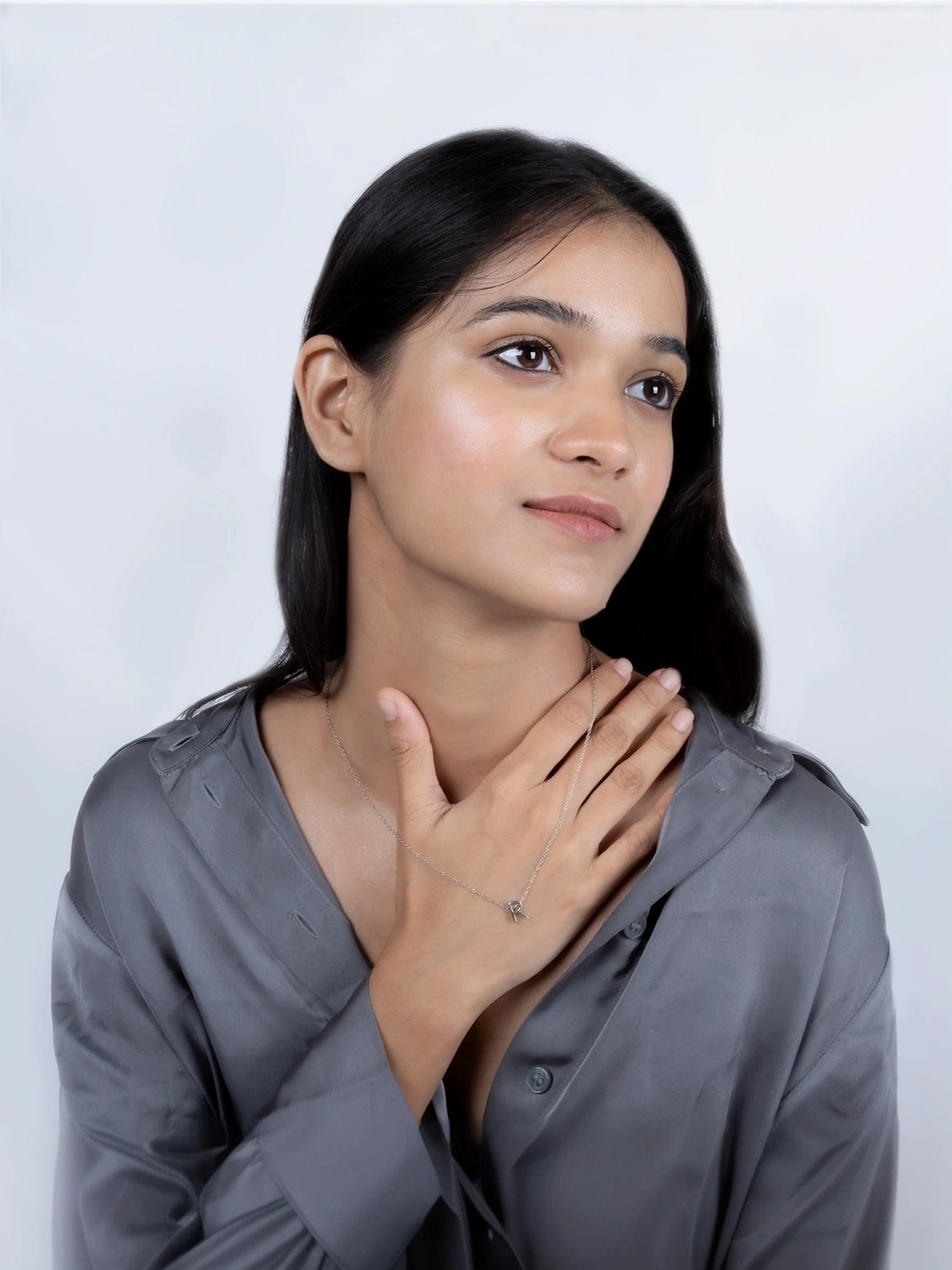 Touch925 Sterling Silver Radiant R Initial Chain Pendant