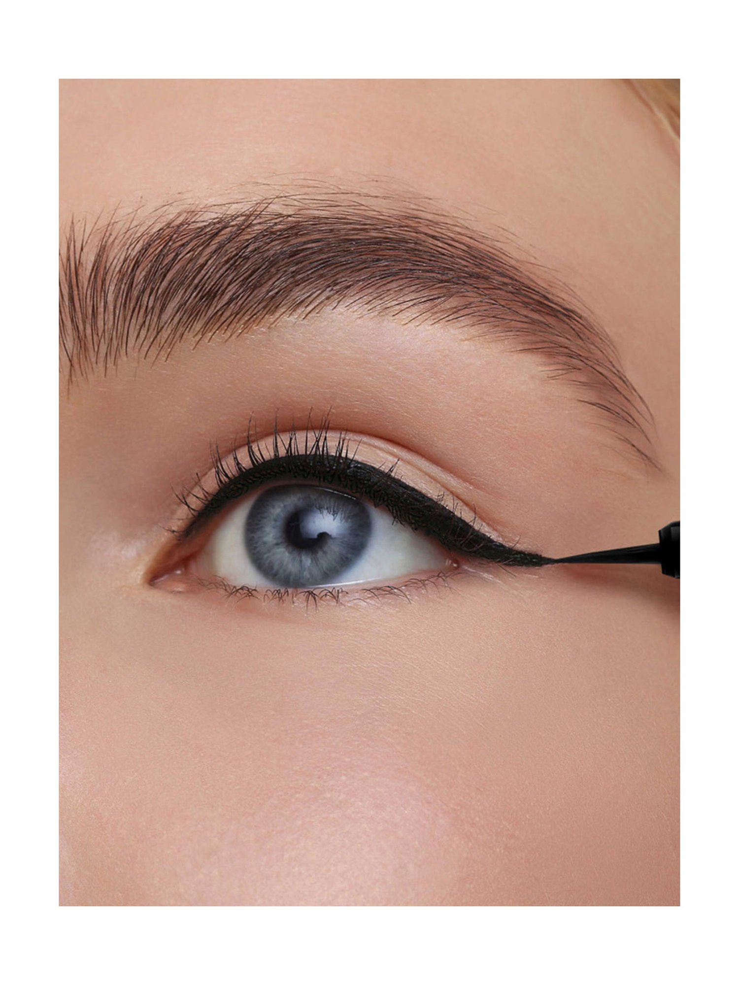 Lamel Professional Liquid Long-Lasting Eyeliner with Soft Brush 101 Black - 3.5 gm