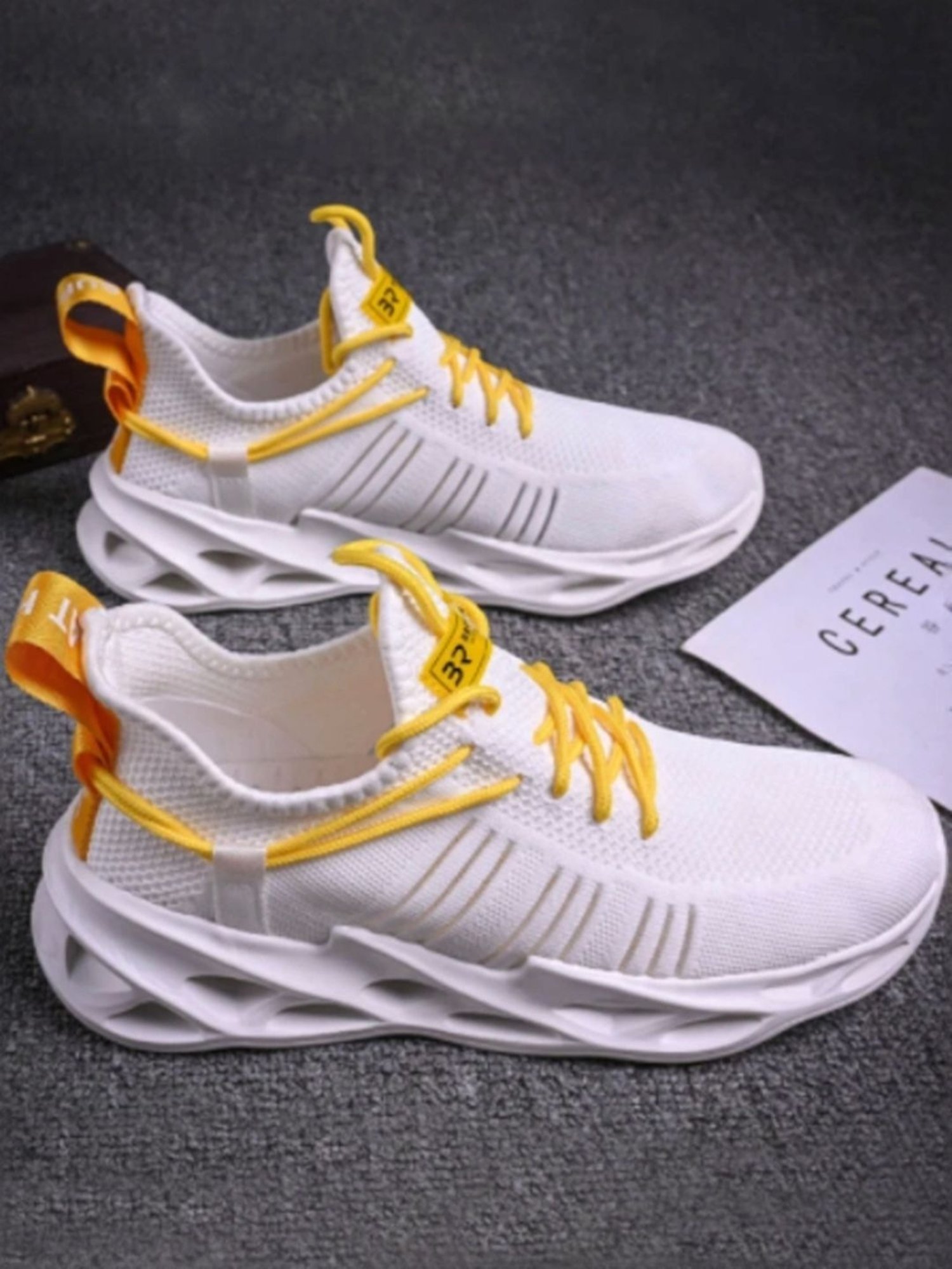 Rapid Box Men's White Running Shoes