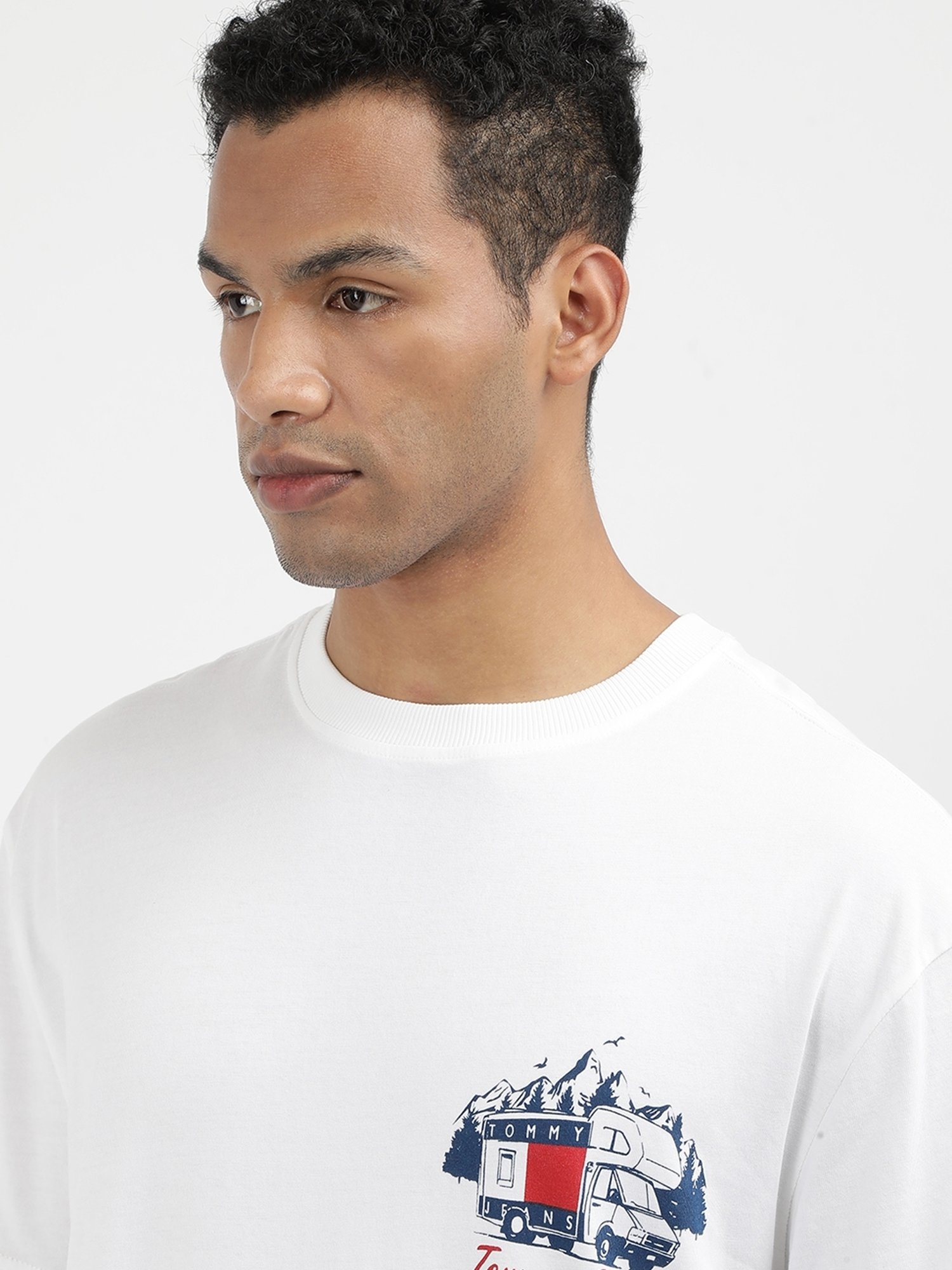 Tommy Hilfiger White Cotton Regular Fit Graphic T-Shirt