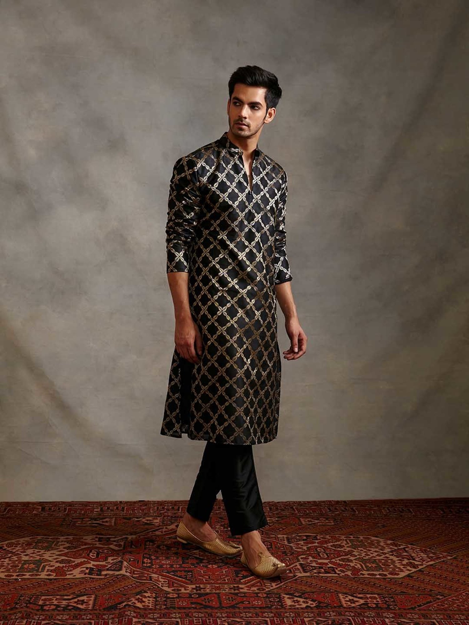 Abhishti Black Regular Fit Banarasi Kurta & Straight Pants