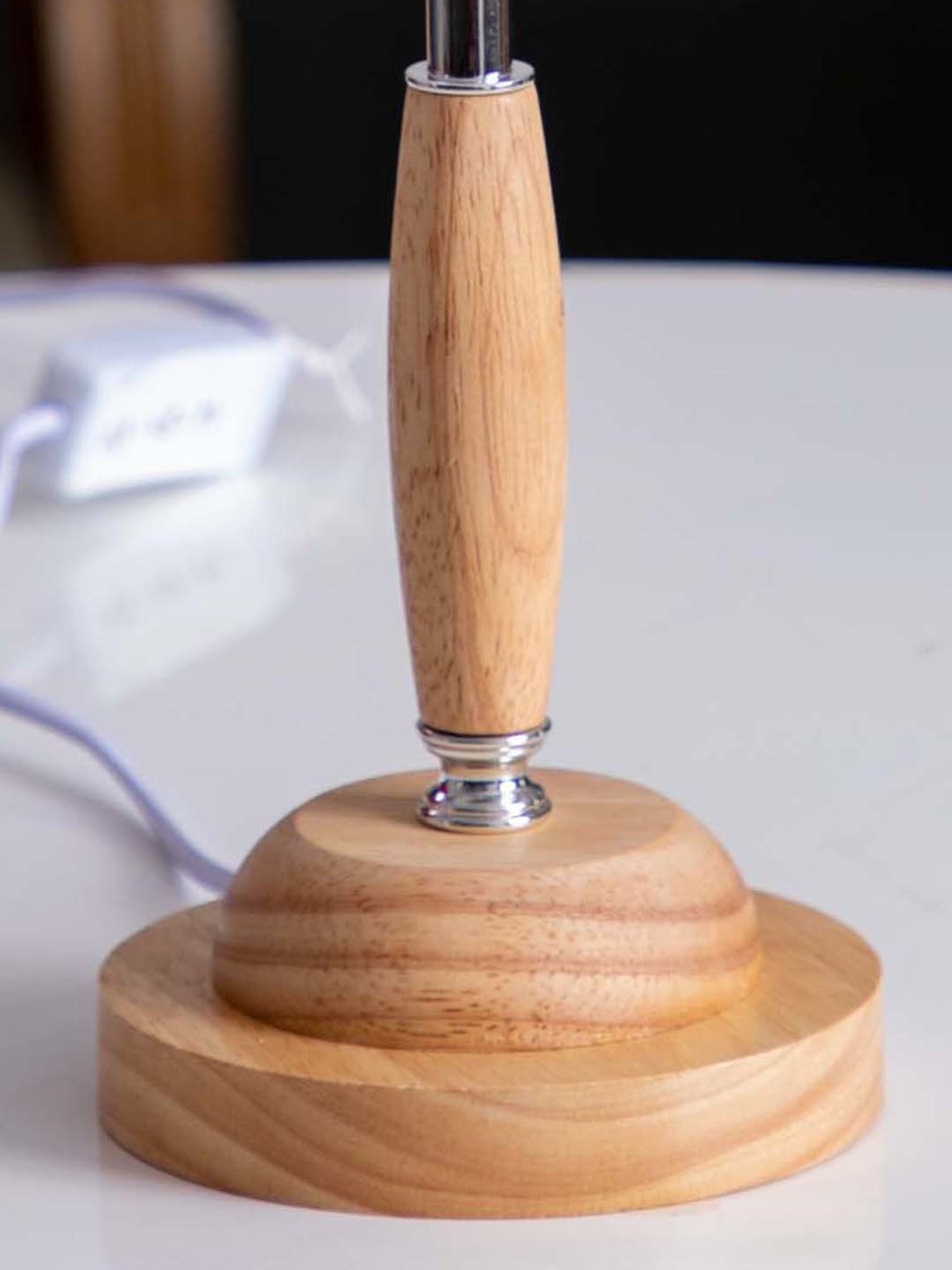 The Decor Kart White Wood Paarl Table Lamp