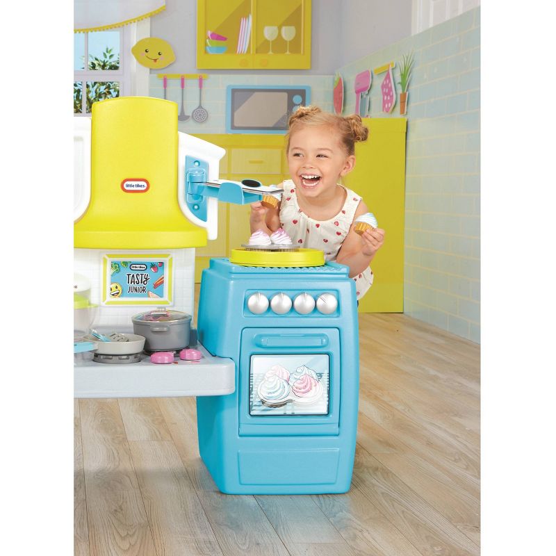Little Tikes Tasty Jr. Bake 'n Share Role Play Kitchen and Activity Set
