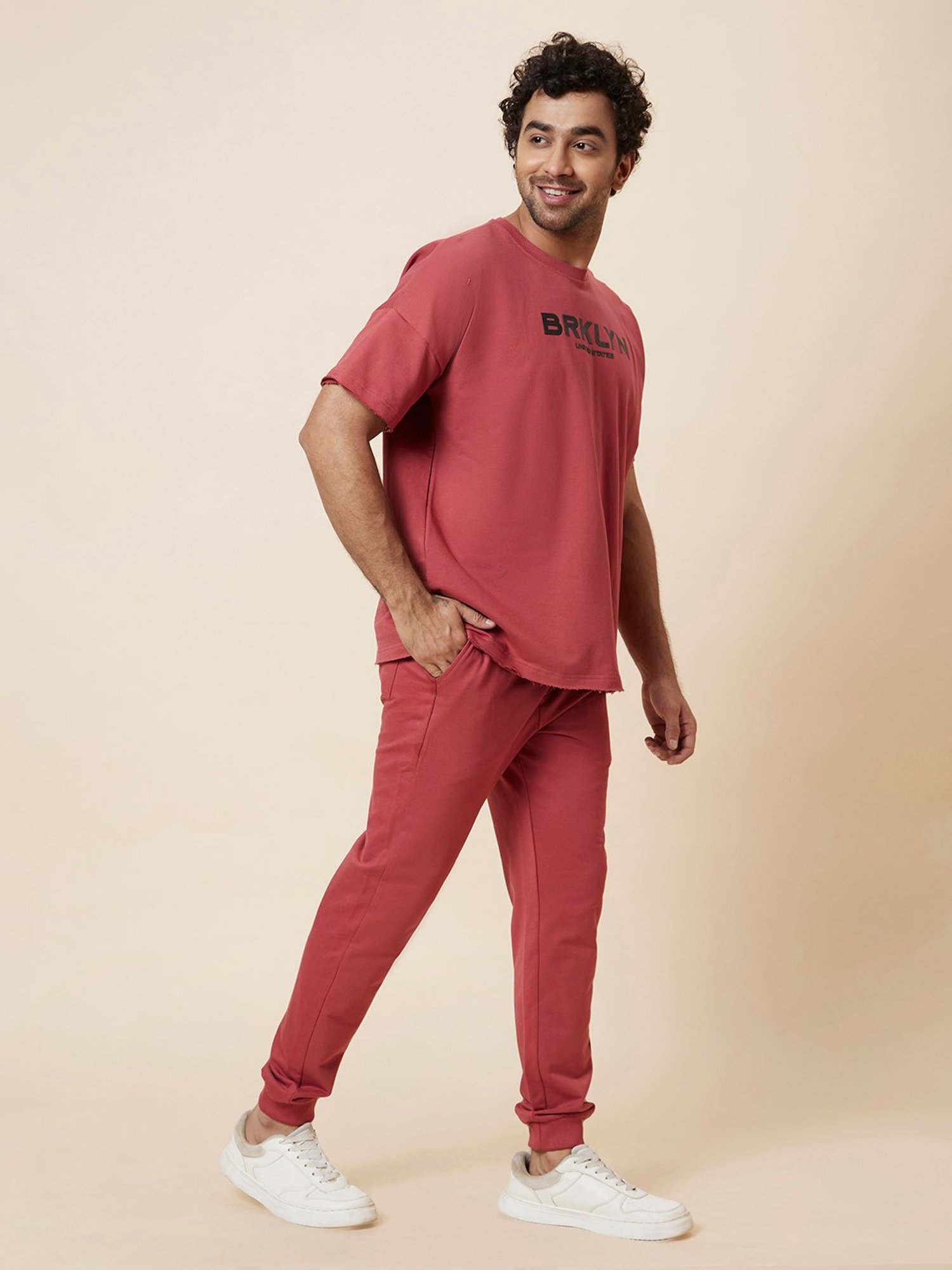 Globus Red Regular Fit Printed Cotton T-Shirt & Joggers Set