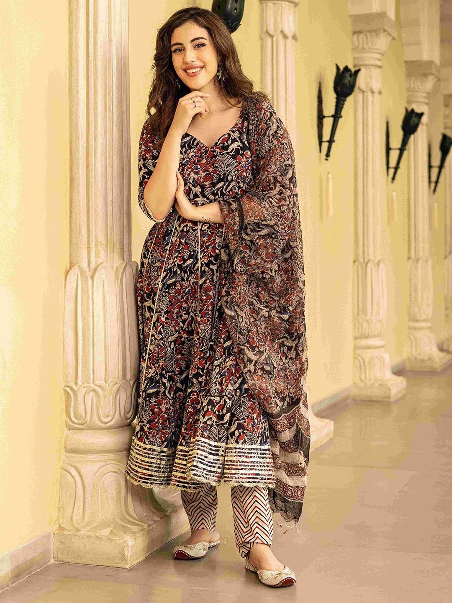 AACHHO Black Bhoomi Handblock Gotapatti Suit Set