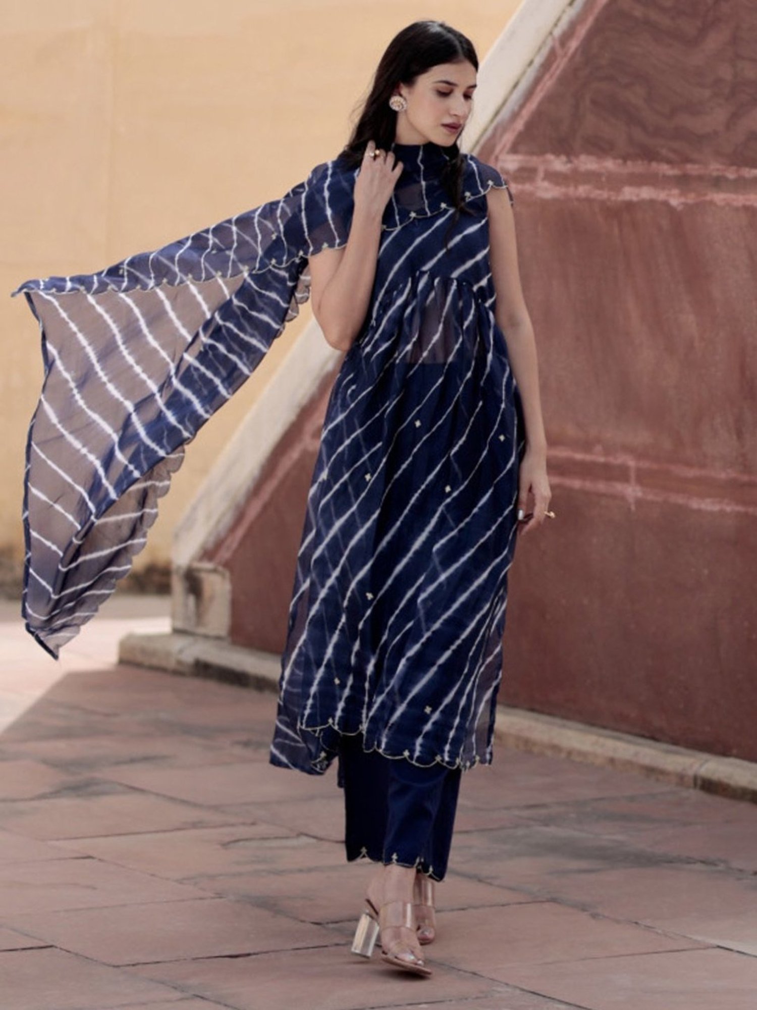 Asrumo Neela Lehariya Straight Set