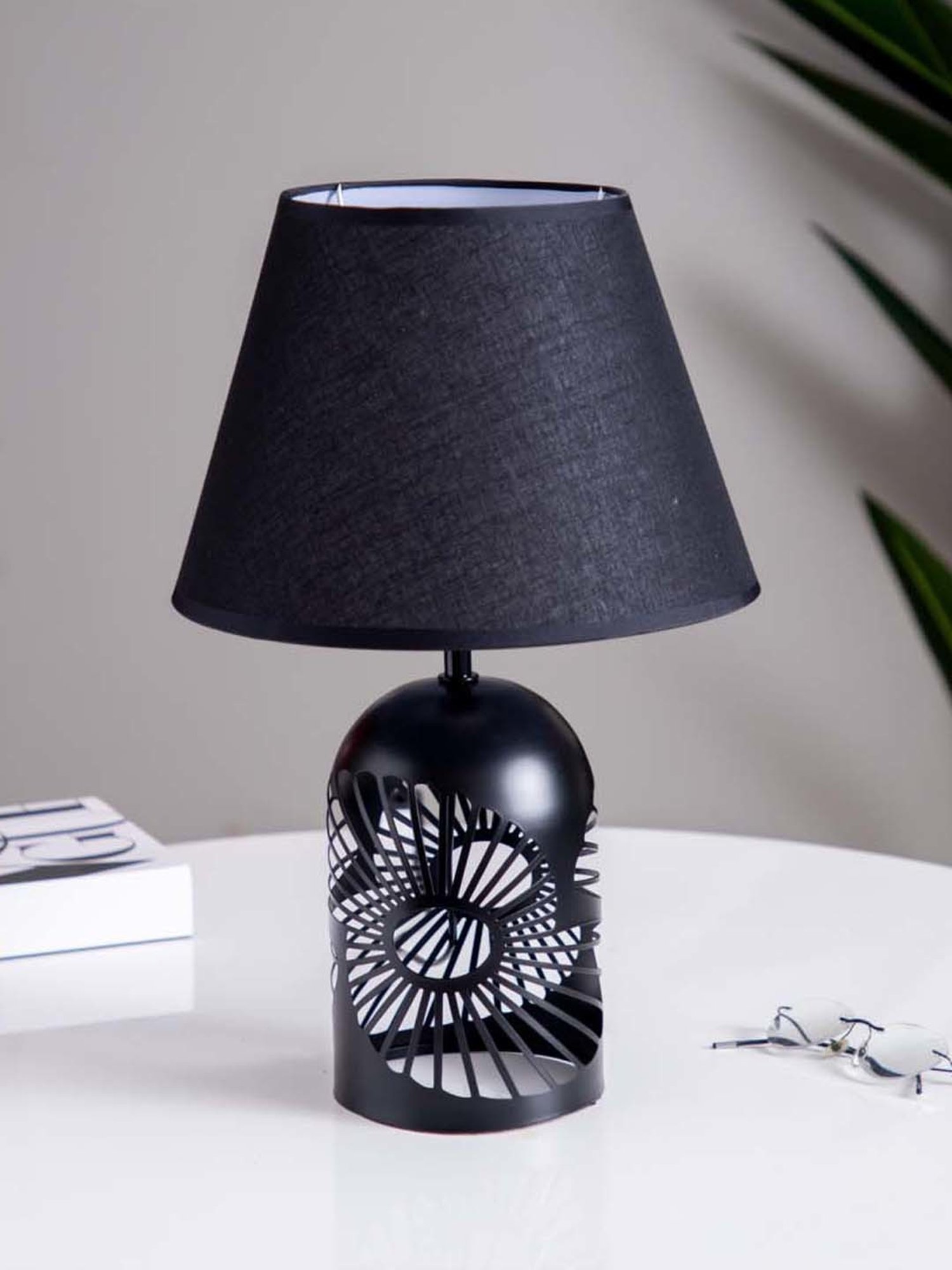 The Decor Kart Black Metal Vulcan Table Lamp
