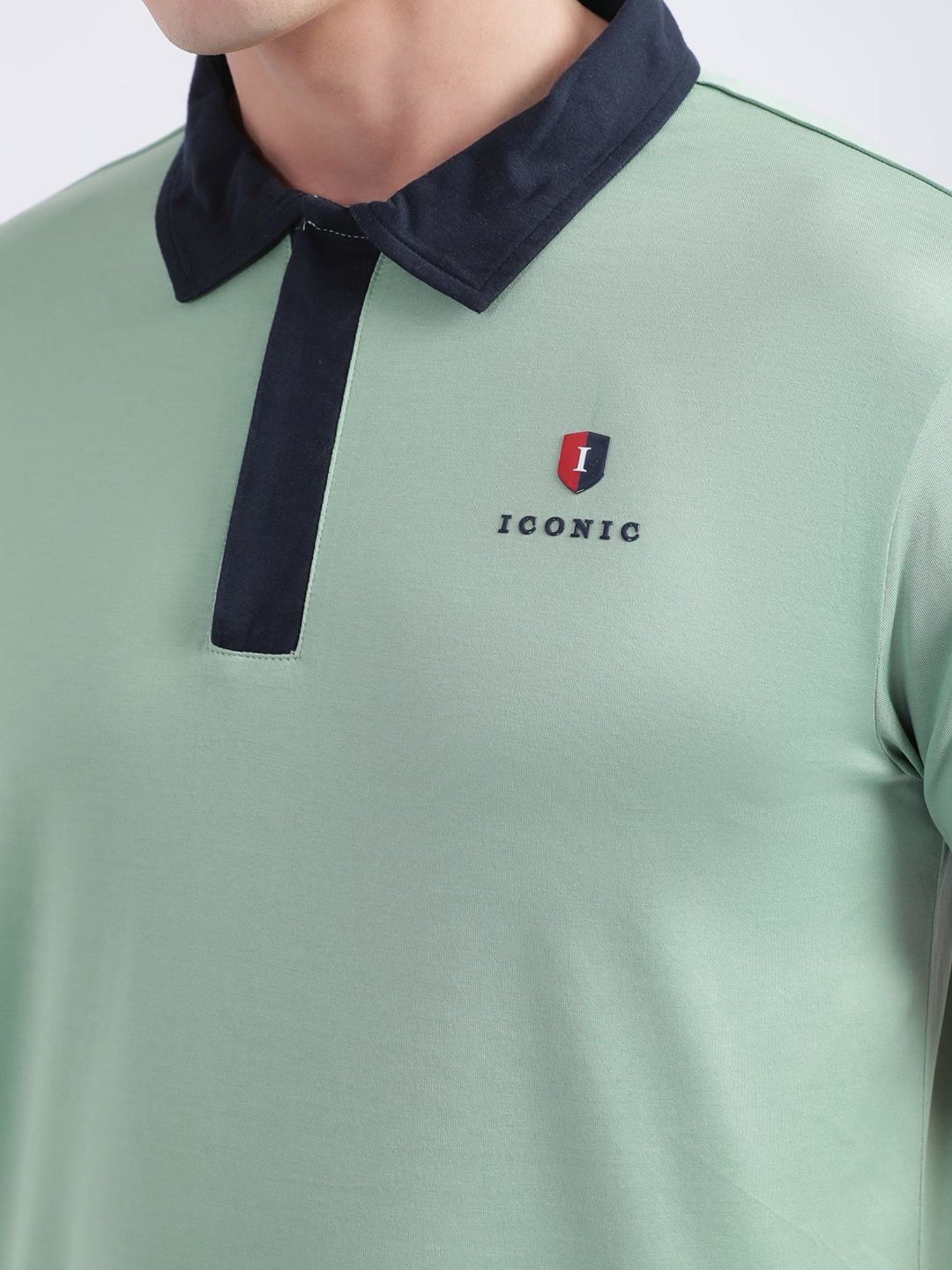 Iconic Men Colourblocked Regular Fit Cotton T-shirt