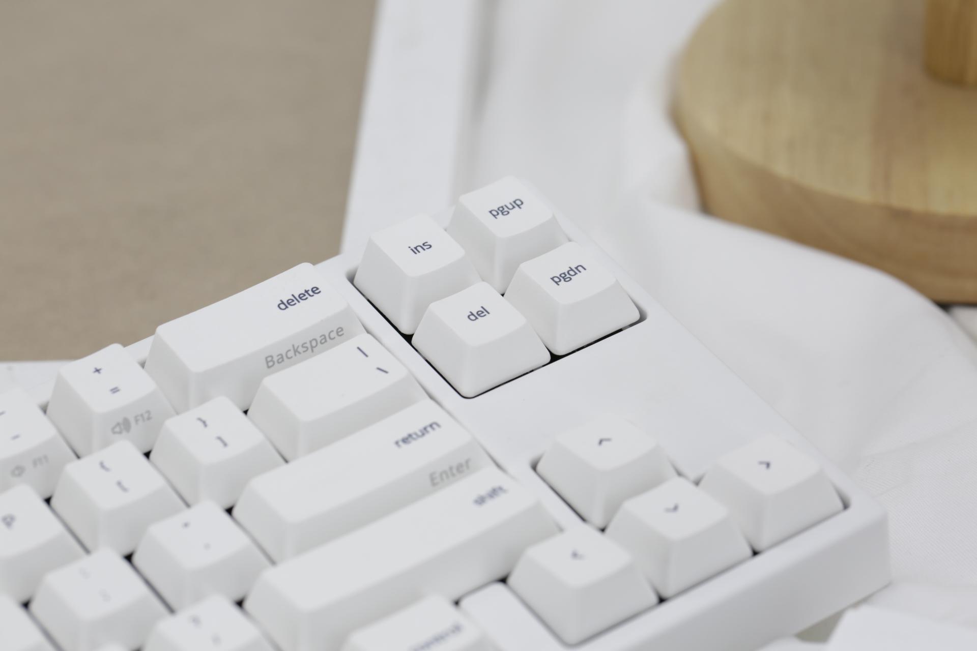 2, 60% Wired/Wireless Mechanical Keyboard (Kailh Box Brown Switch/White Case) - Full Keys Programmable - True RGB Backlit - Tap Arrow Keys - Double Shot PBT Keycaps - NKRO - 1900mAh Battery