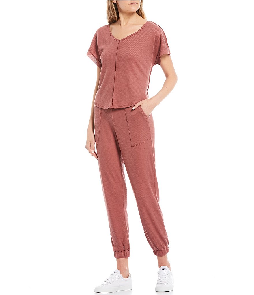 Evolutionary Coordinating V-Neck Front-Seam Top