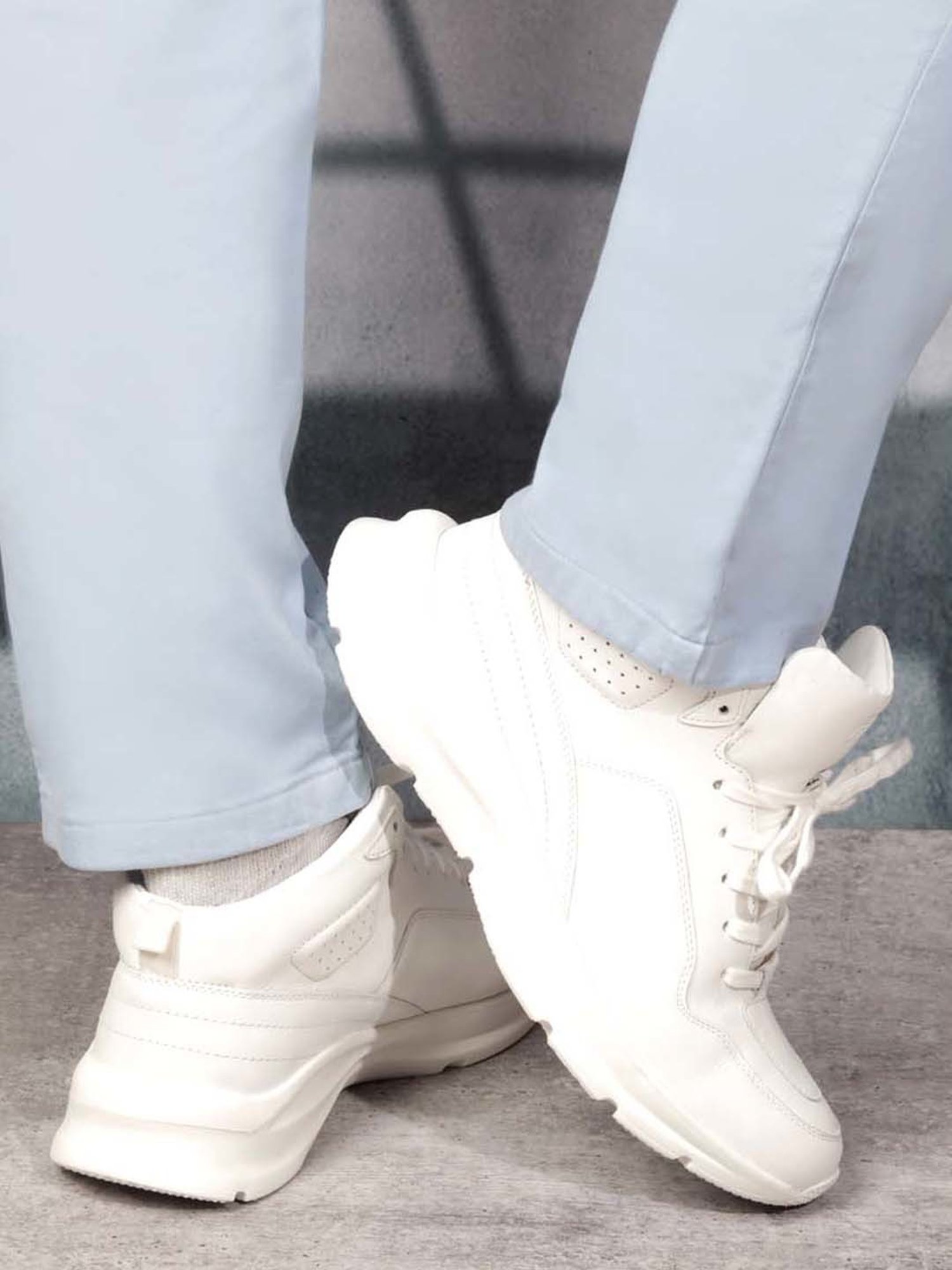 ID Men's White Casual Sneakers