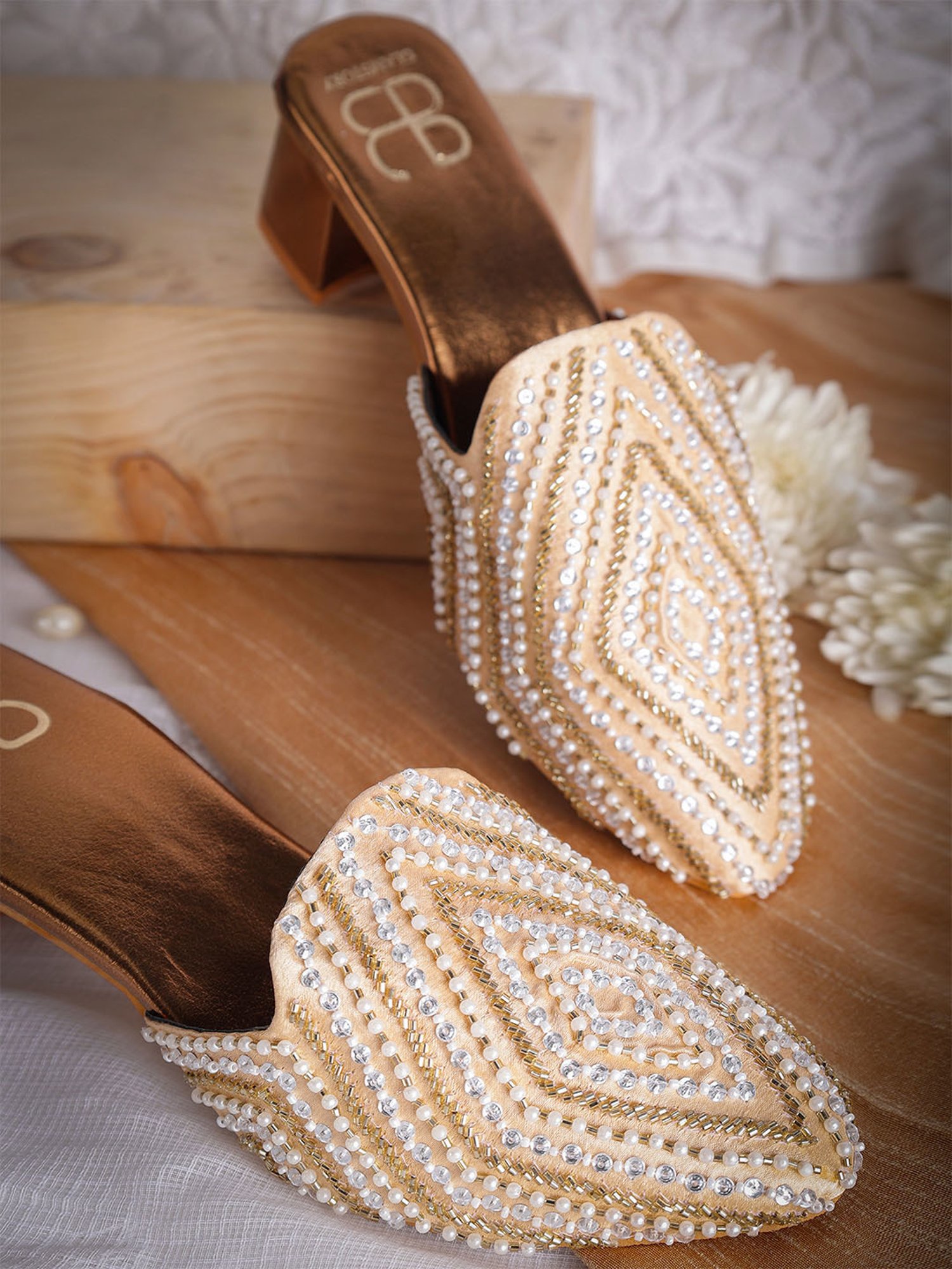 Glam Story Women's Masakali Cream Mule Shoes