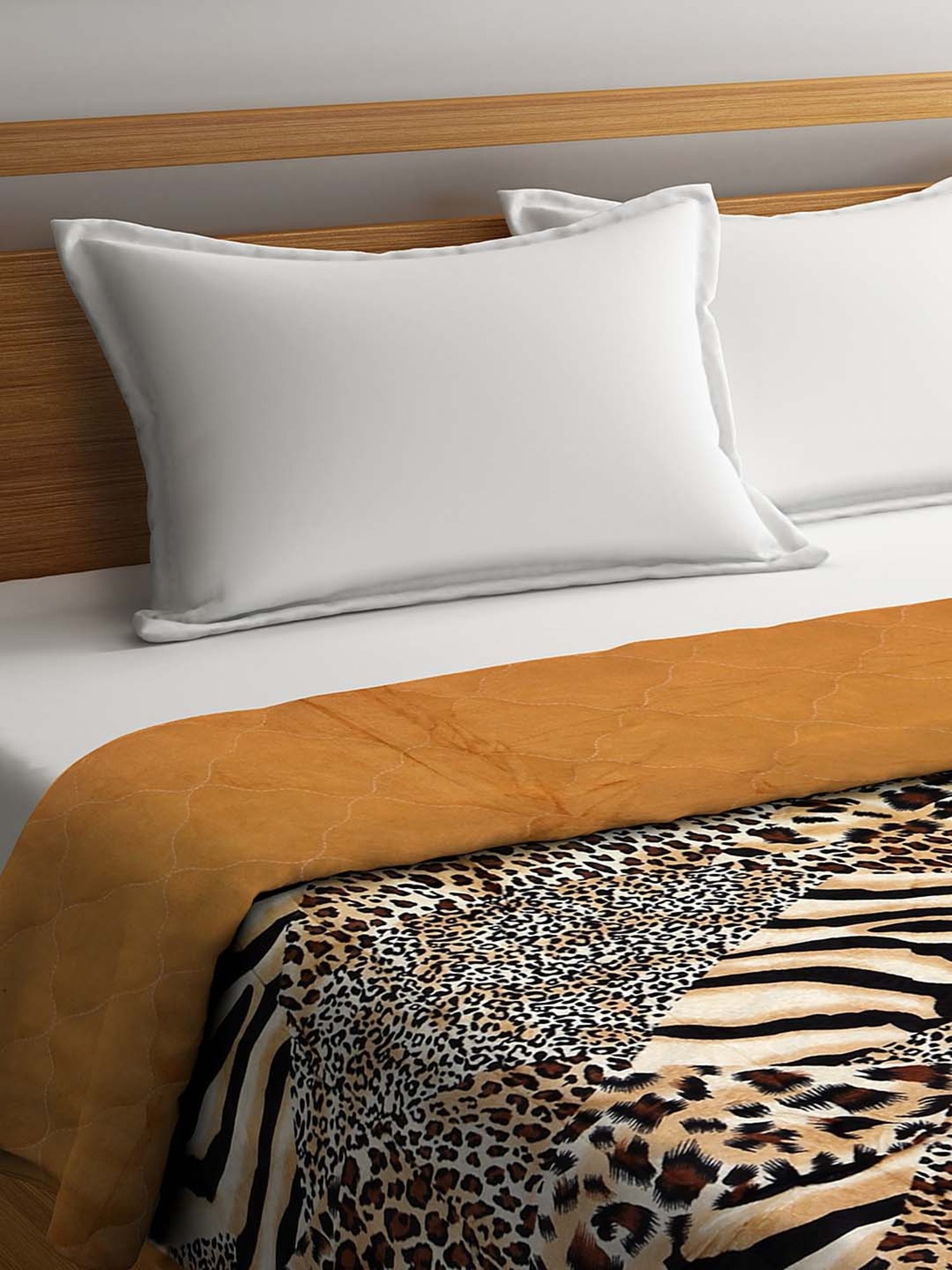 Welspun Bliss Light Silver & Blue Microfibre 120 GSM Shell Double Bed Quilt