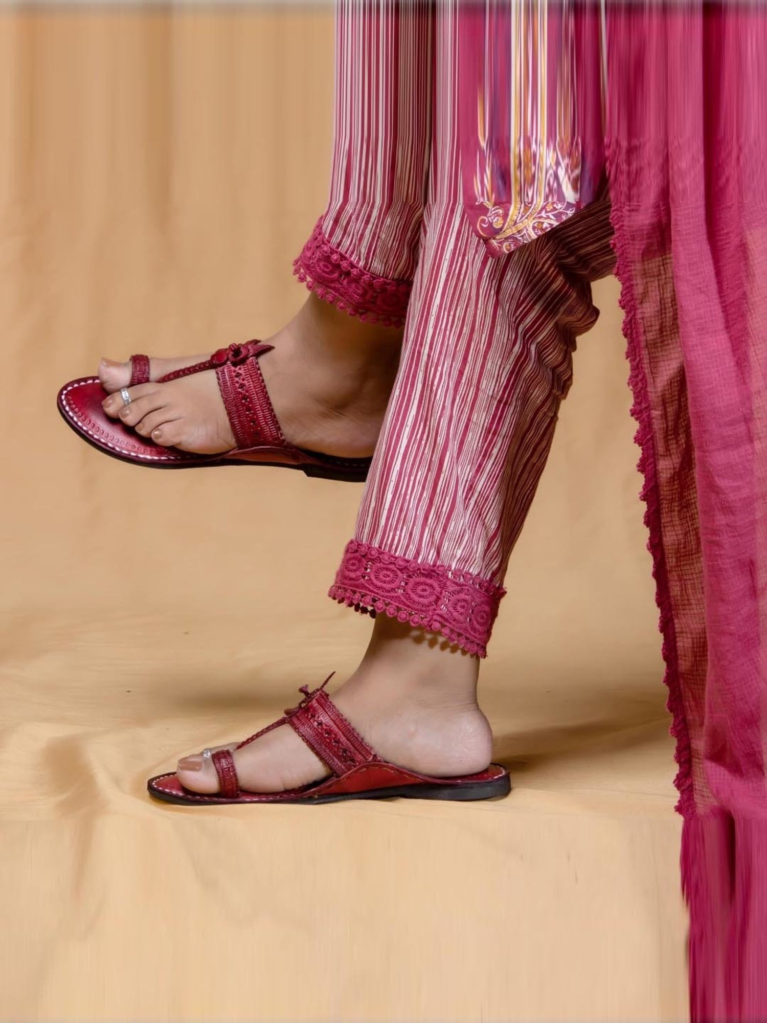 Kalapuri Women's Brown Kolhapuri Sandals