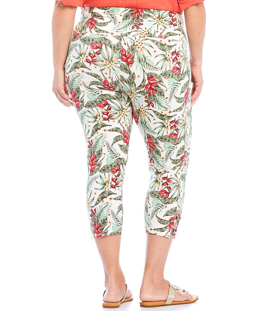 Intro Plus Size Tortoise Ring Hem Detail Tropical Print Pull-On Capri Pants