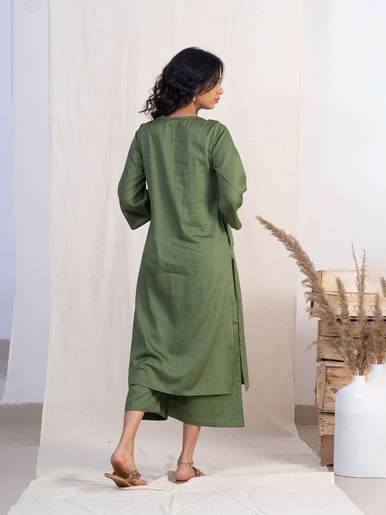 Akiso Jashn Green Round Neck With Pintucks