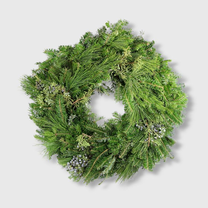 24" Live Fresh Cut White Pine/Blueberry Juniper Wreath - National Plant Network