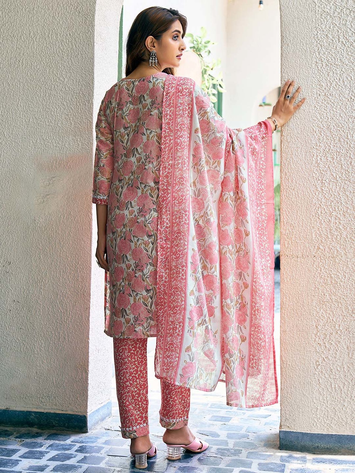 Skylee Multicolor Floral Kurta With Pant & Dupatta