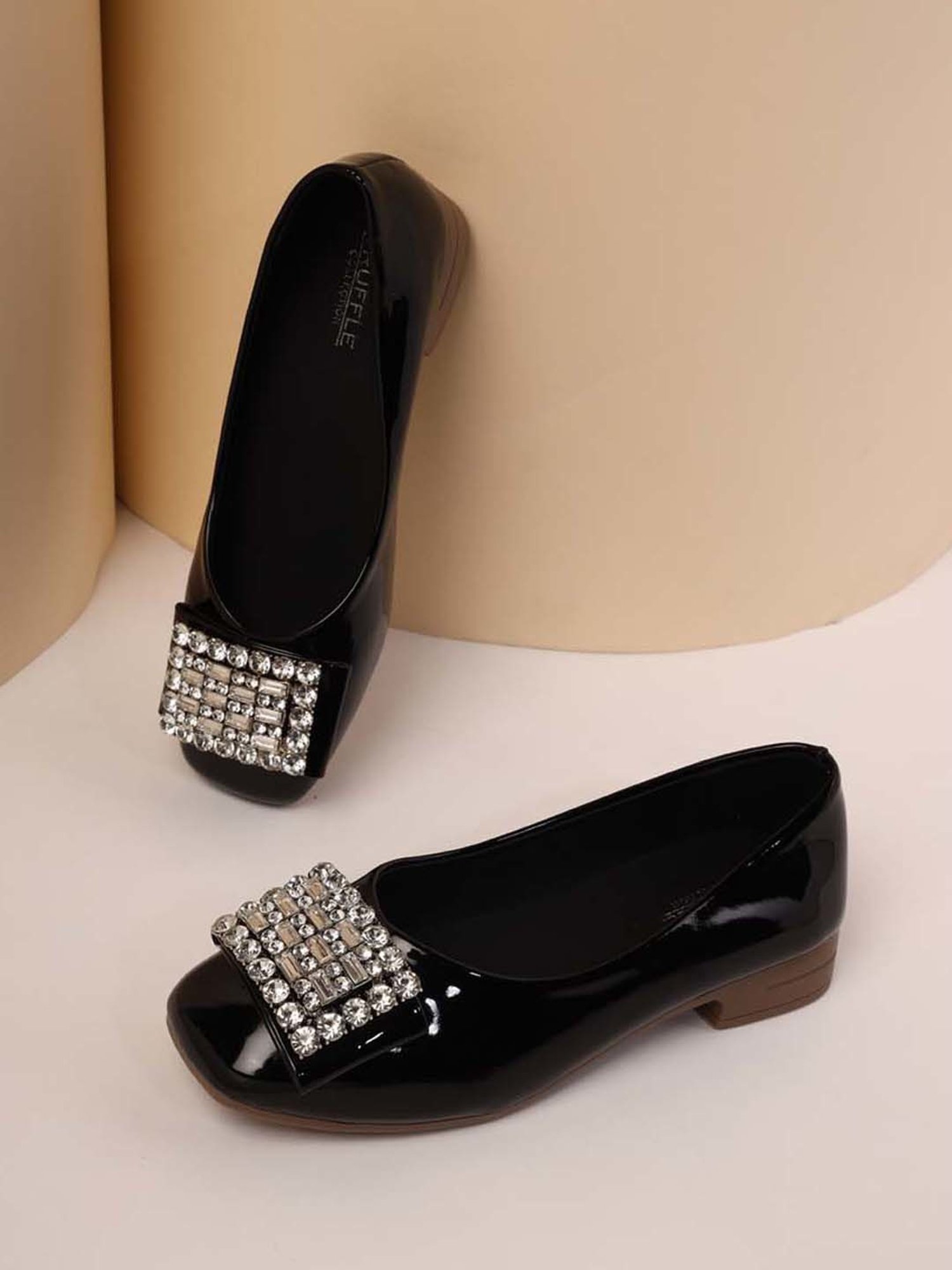 Truffle Collection Women's Black Casual Pumps