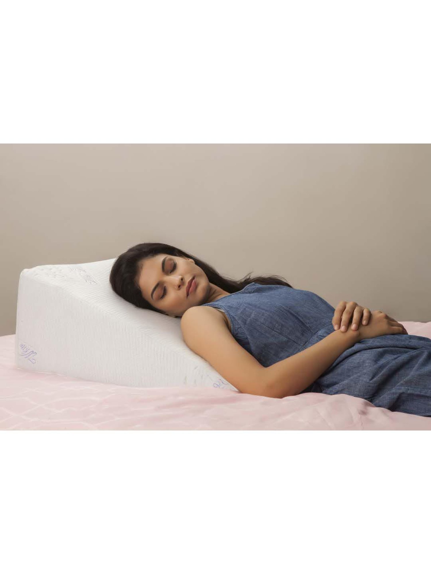 The White Willow Black Orthopaedic Mid Backrest Memory Foam Pillow - Set of 1