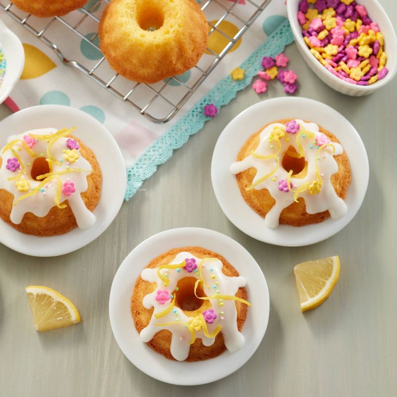 Wilton 12 Cavity Non-Stick Mini Fluted Tube Pan