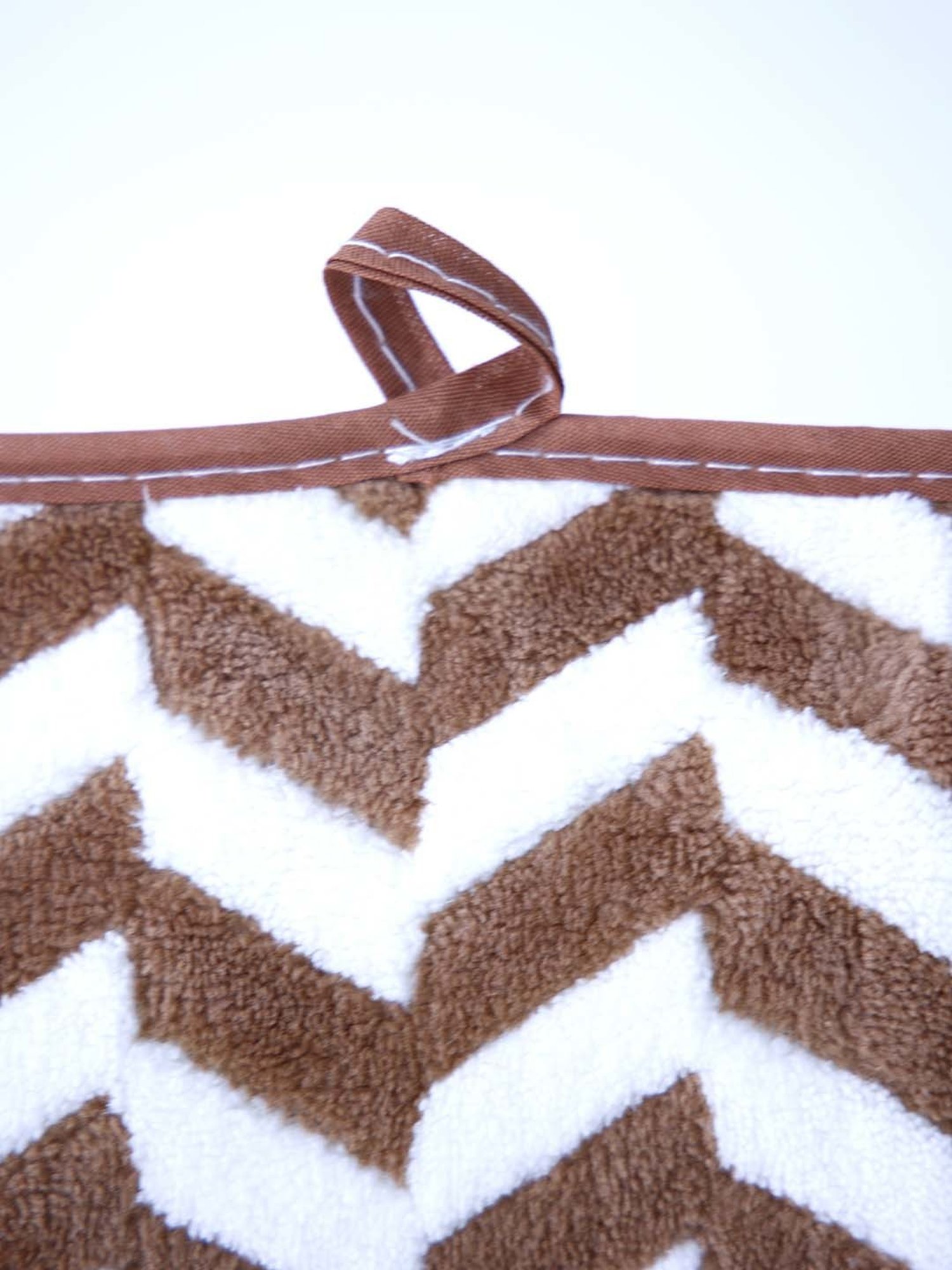 Ariana Brown & White Cotton 400 GSM Bath Towel with Attachment For Hanging - Set of 1