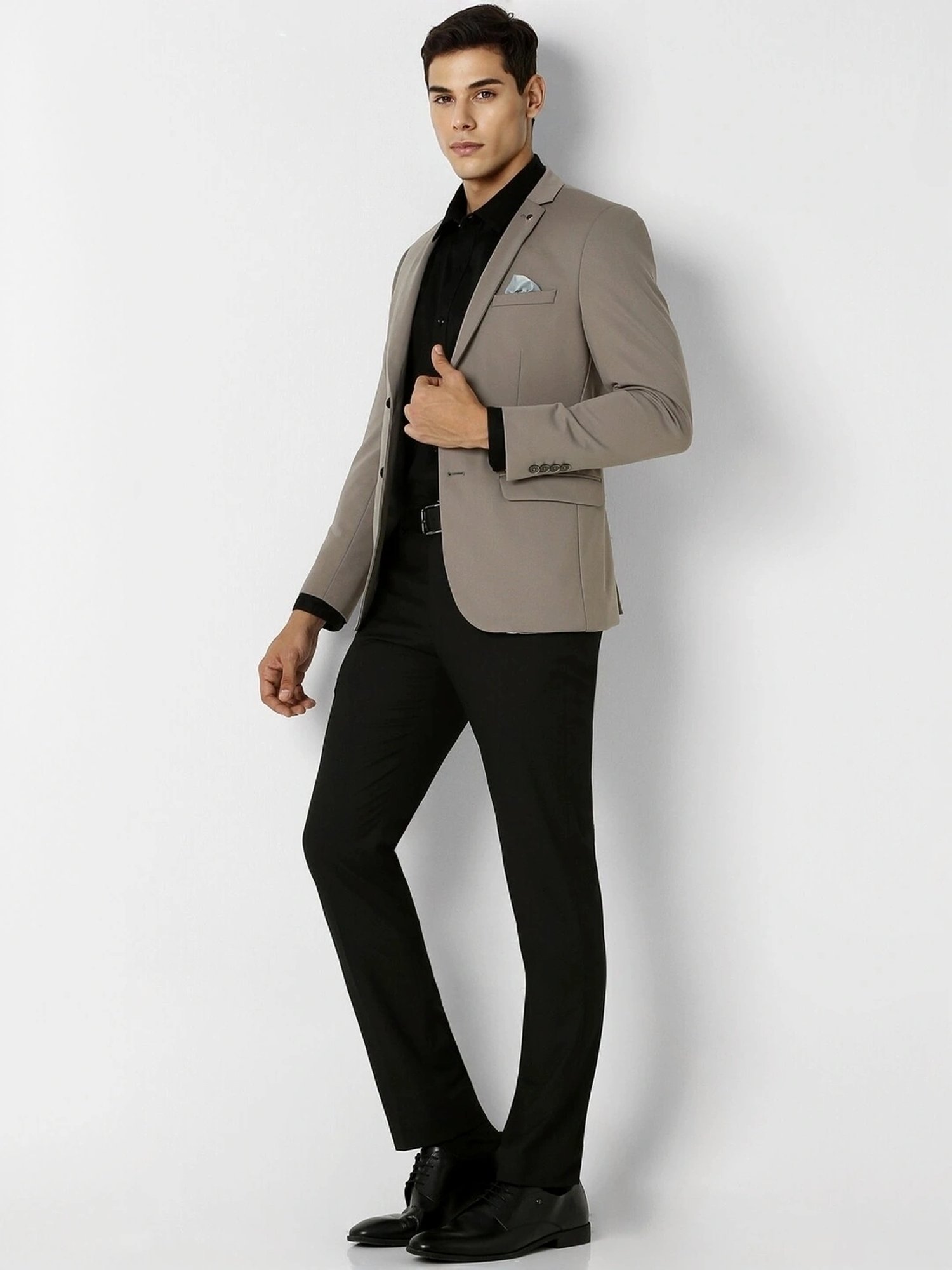 Arrow Sports Green Regular Fit Texture Waistcoat