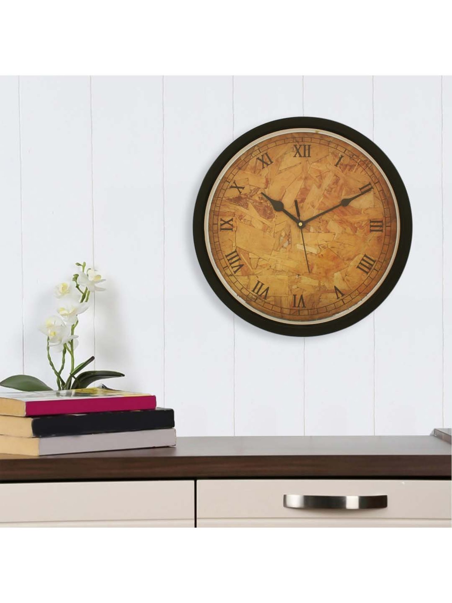 eCraftIndia Designer Round Analog Black Wall Clock