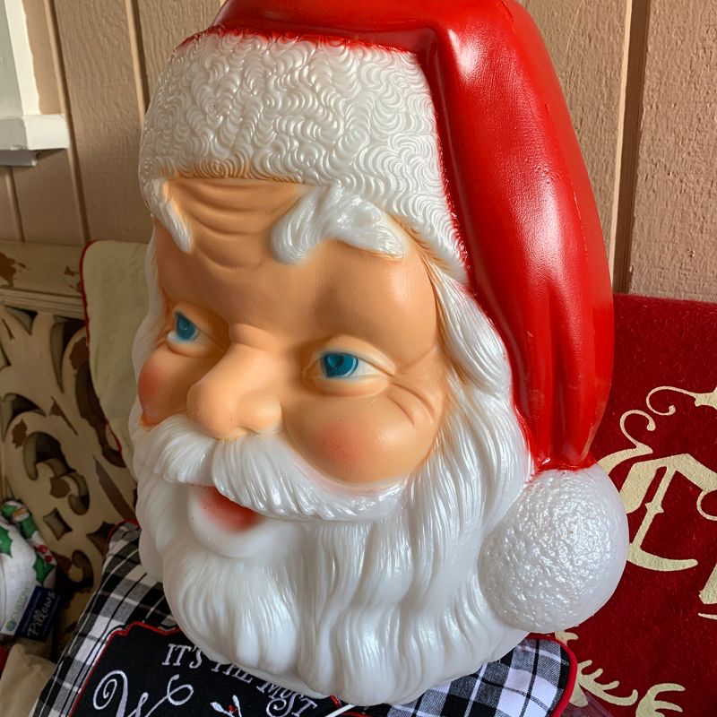 Christmas 17.0" 17" Santa Face Indoor/Outdoor Lighted  -  Novelty Sculpture Lights