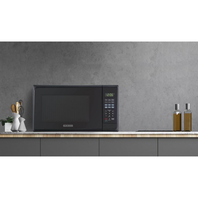 BLACK+DECKER 1.1 cu ft 1000W Microwave Oven - Stainless Steel Black