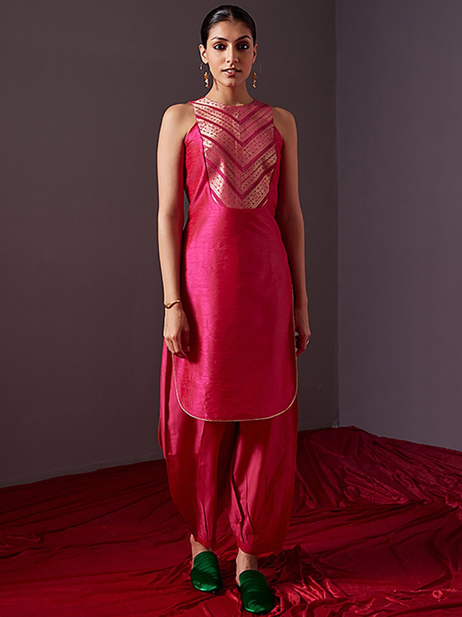 Abhishti Pink Zari Work Straight Kurta