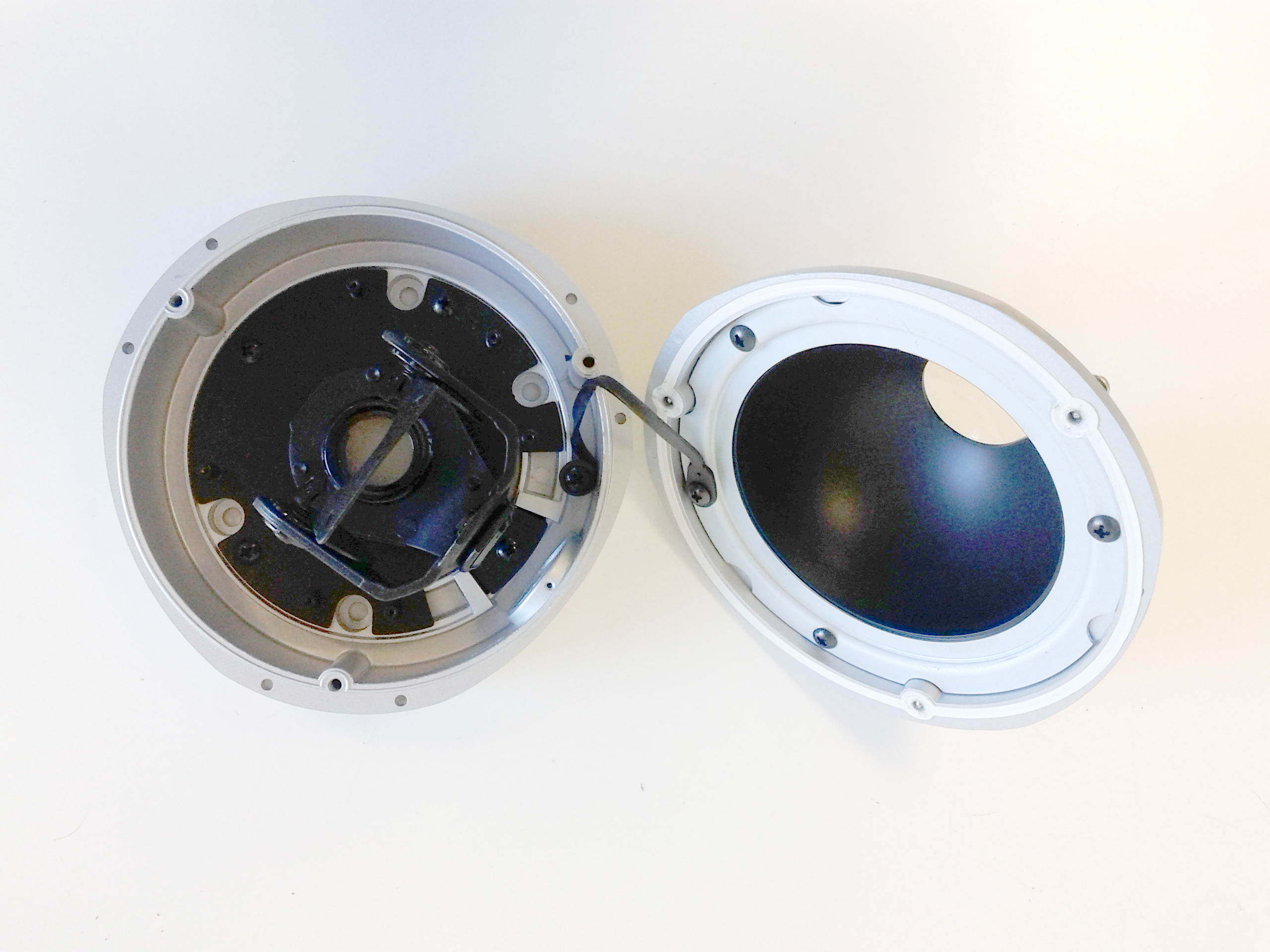 Vandal-proof outdoor dome case, 3 axis, conduit knock-out, IP65