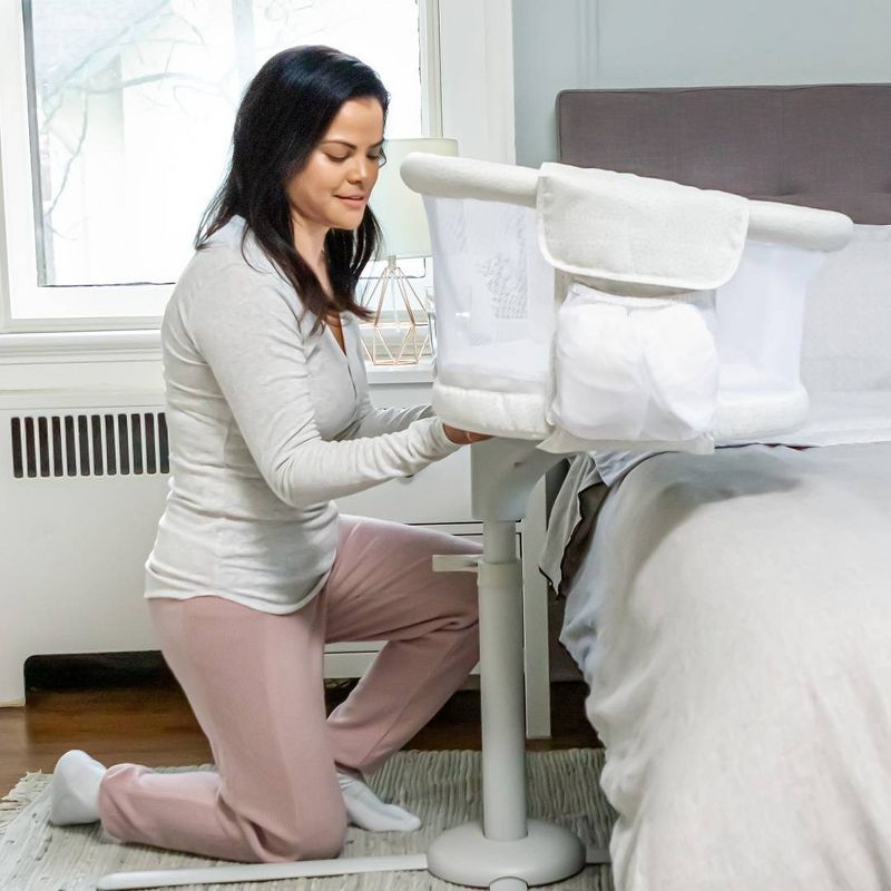 Simmons Kids' Silent Auto Gliding Deluxe Bassinet - Embossed Paisley